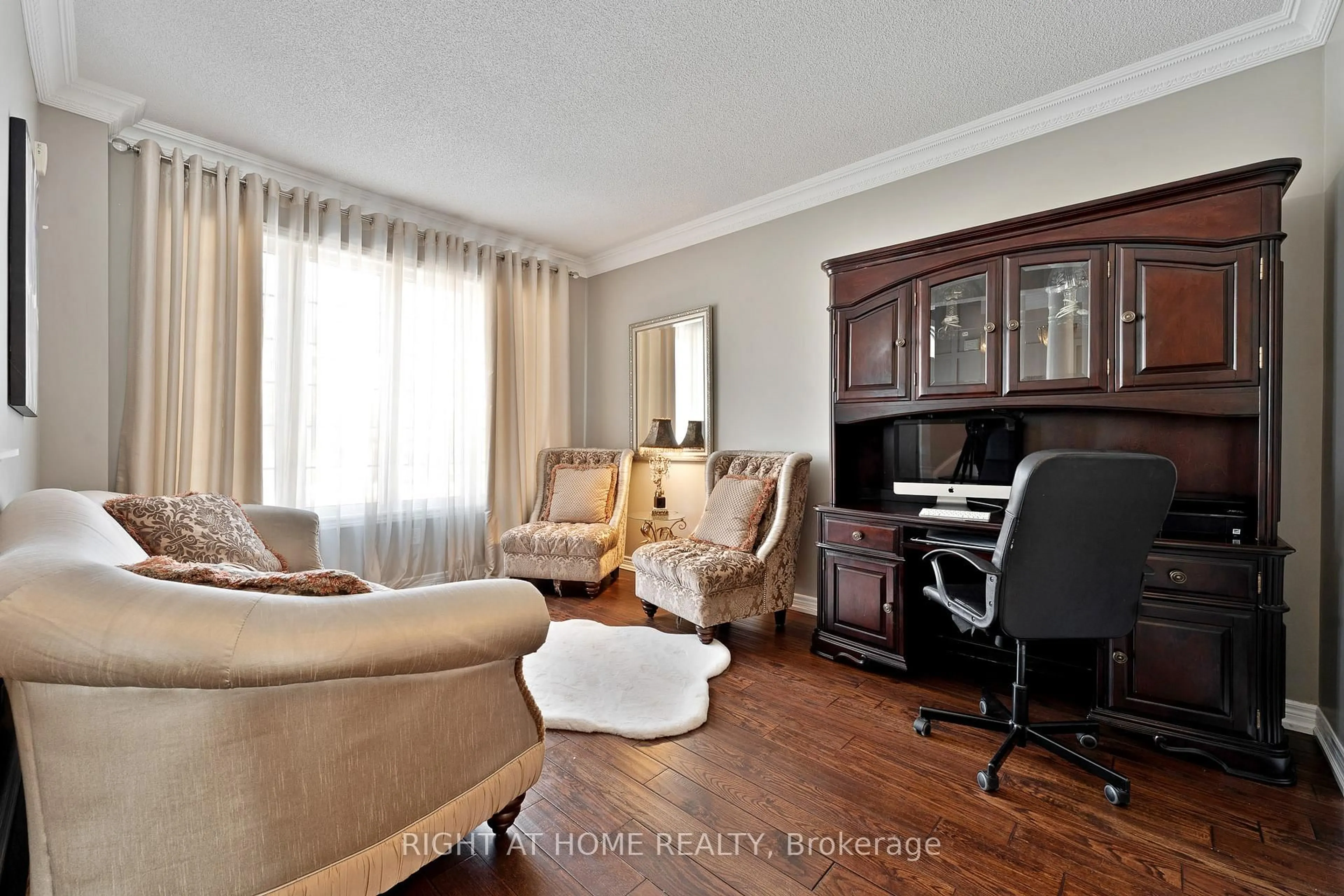 Living room with furniture, wood/laminate floor for 37 Newbridge Ave, Richmond Hill Ontario L4E 3Z9