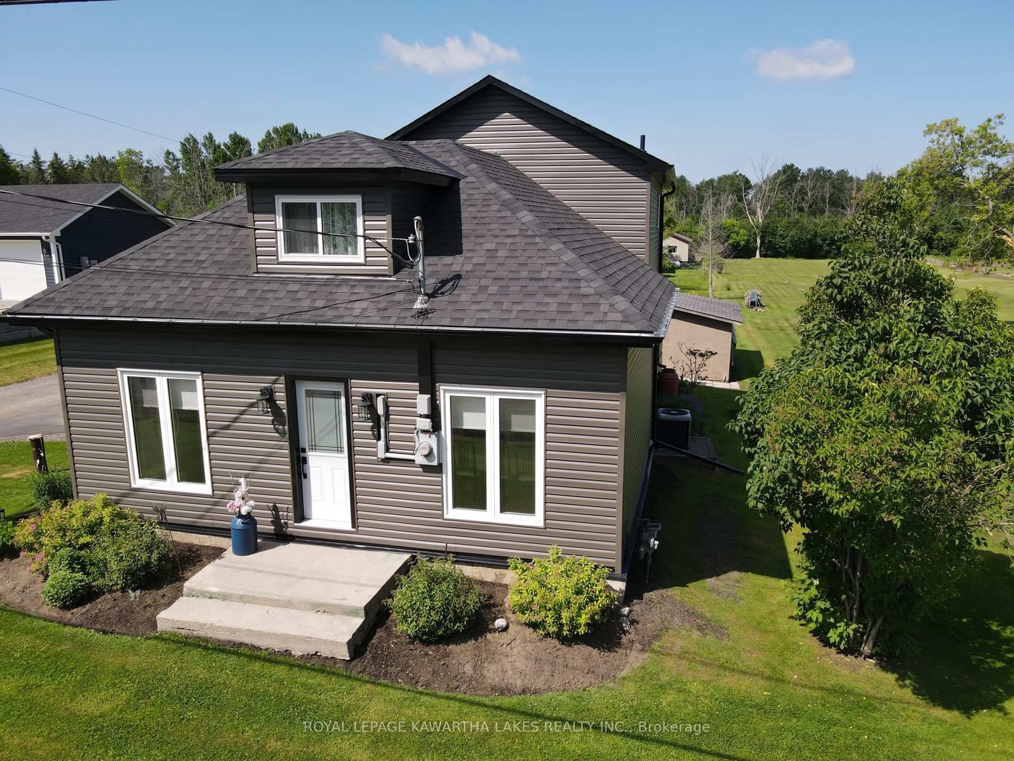 A pic from outside/outdoor area/front of a property/back of a property/a pic from drone, building for 31410 Lake Ridge Rd, Georgina Ontario L0E 1N0