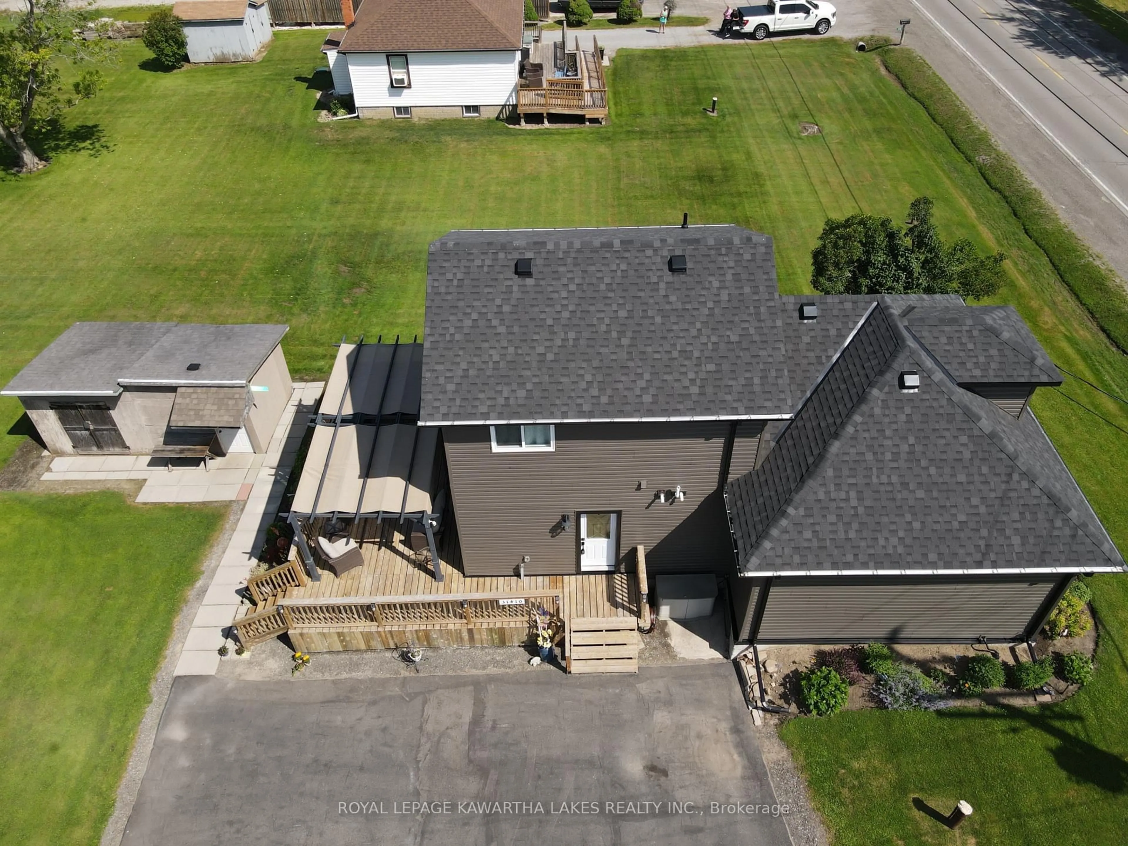 A pic from outside/outdoor area/front of a property/back of a property/a pic from drone, street for 31410 Lake Ridge Rd, Georgina Ontario L0E 1N0