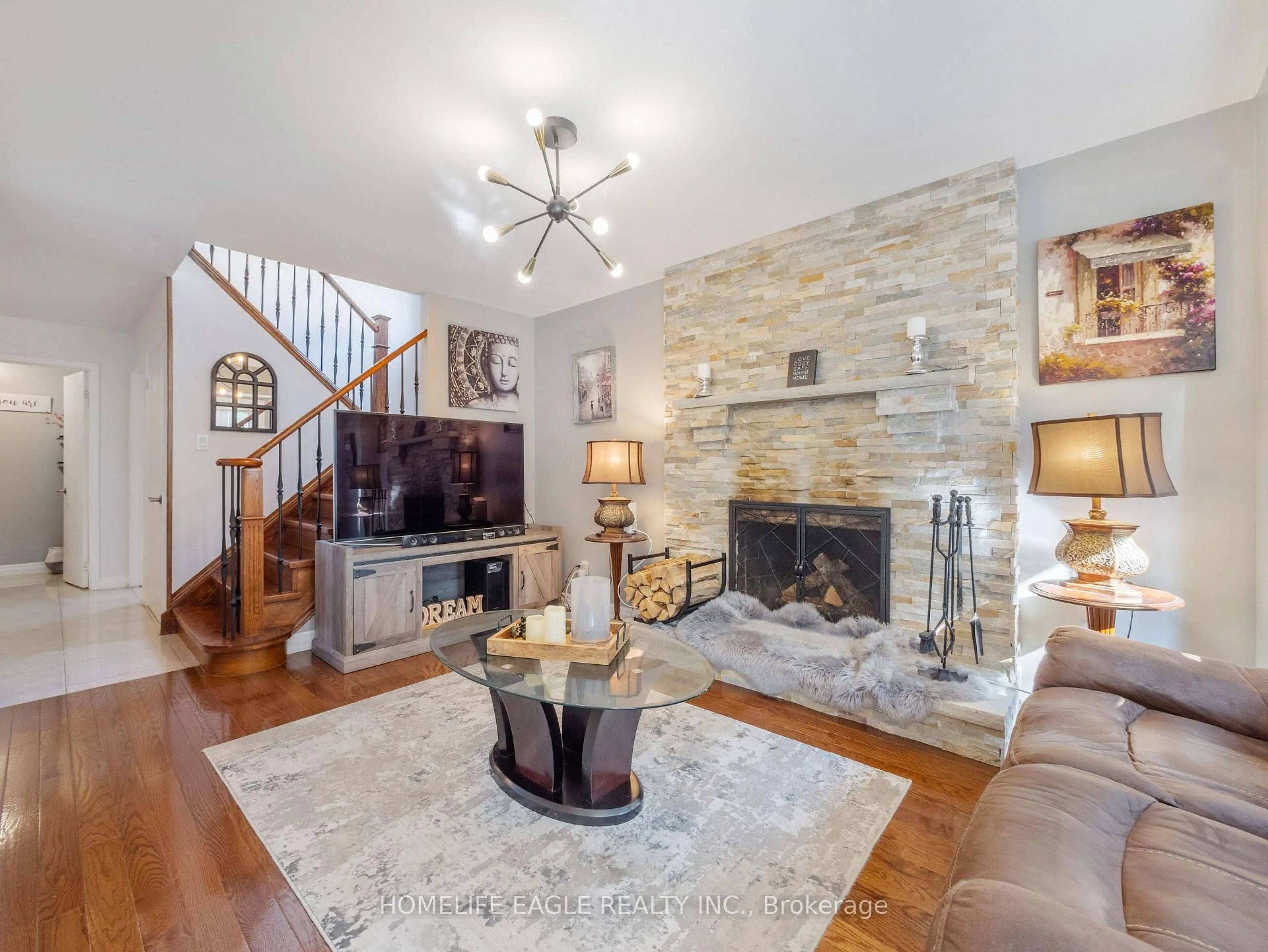 Living room with furniture, unknown for 30 Moffat Cres, Aurora Ontario L4G 4Z8