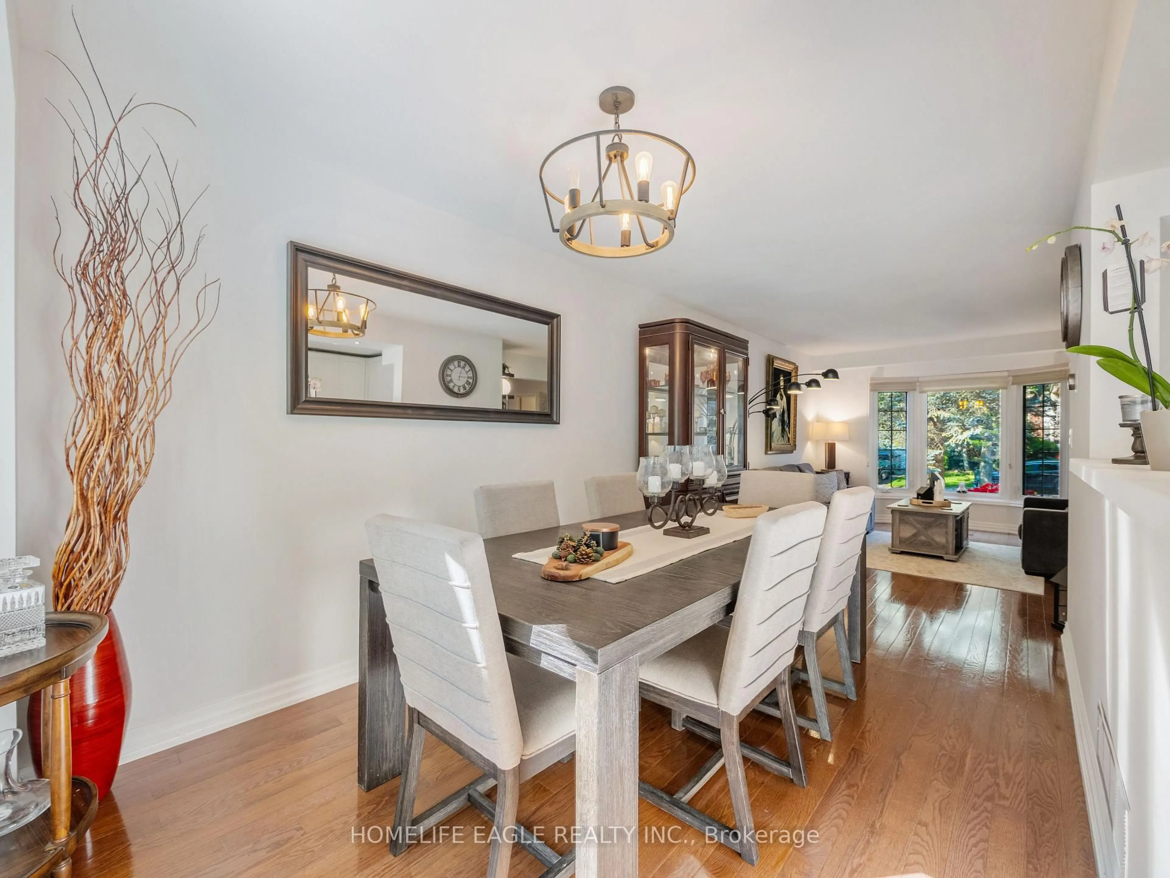 Dining room, wood/laminate floor for 30 Moffat Cres, Aurora Ontario L4G 4Z8