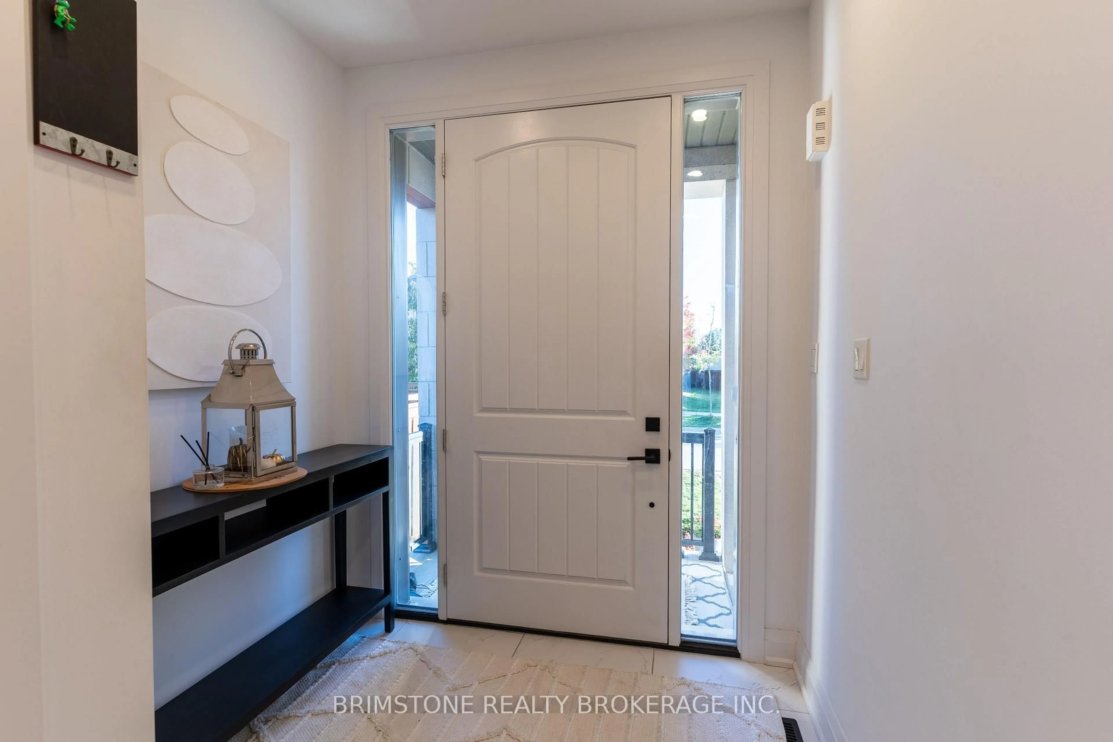 Indoor entryway for 119 Gray Ave, New Tecumseth Ontario L9R 1P6