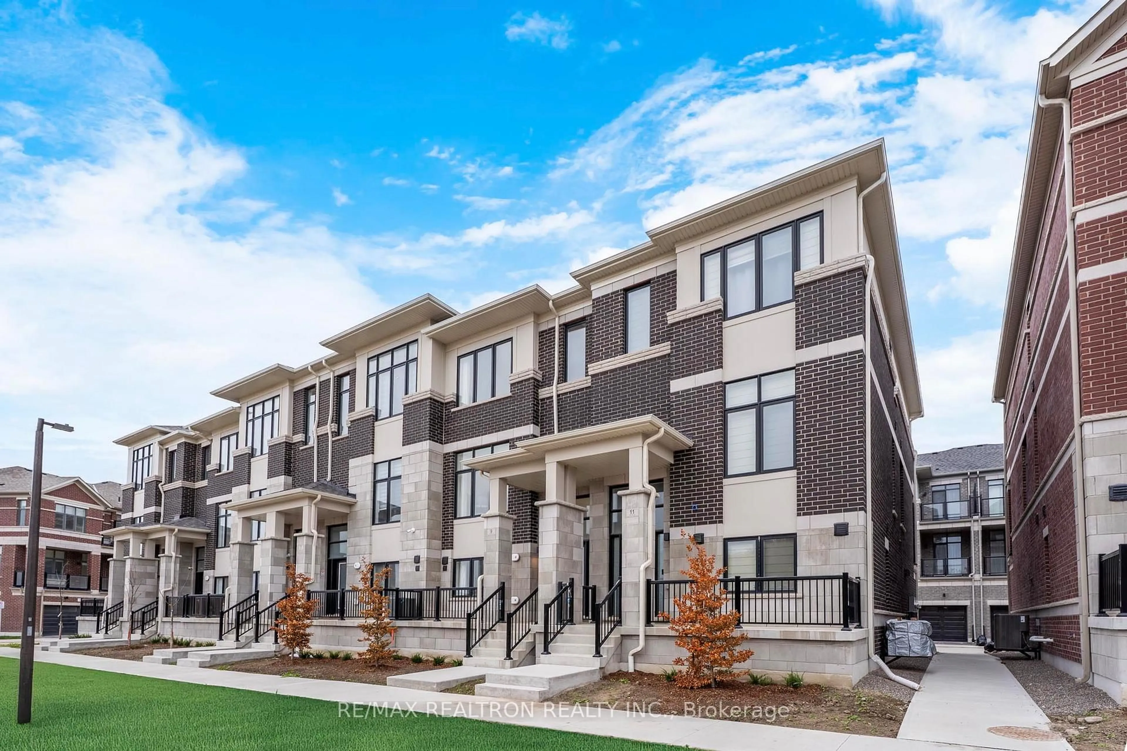 Home with vinyl exterior material, unknown for 9 Onigam Lane, Richmond Hill Ontario L4S 0P9