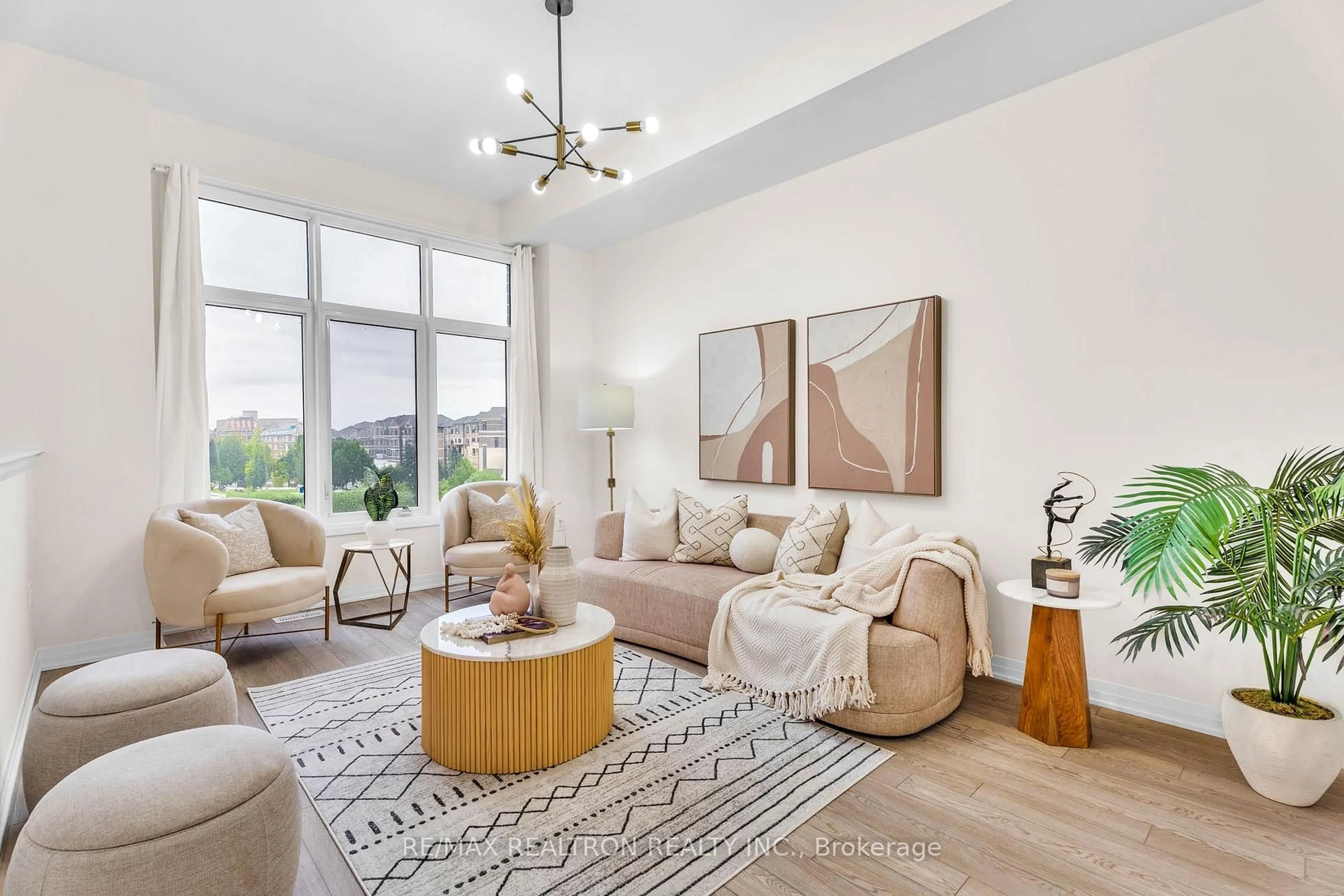 Living room with furniture, unknown for 9 Onigam Lane, Richmond Hill Ontario L4S 0P9