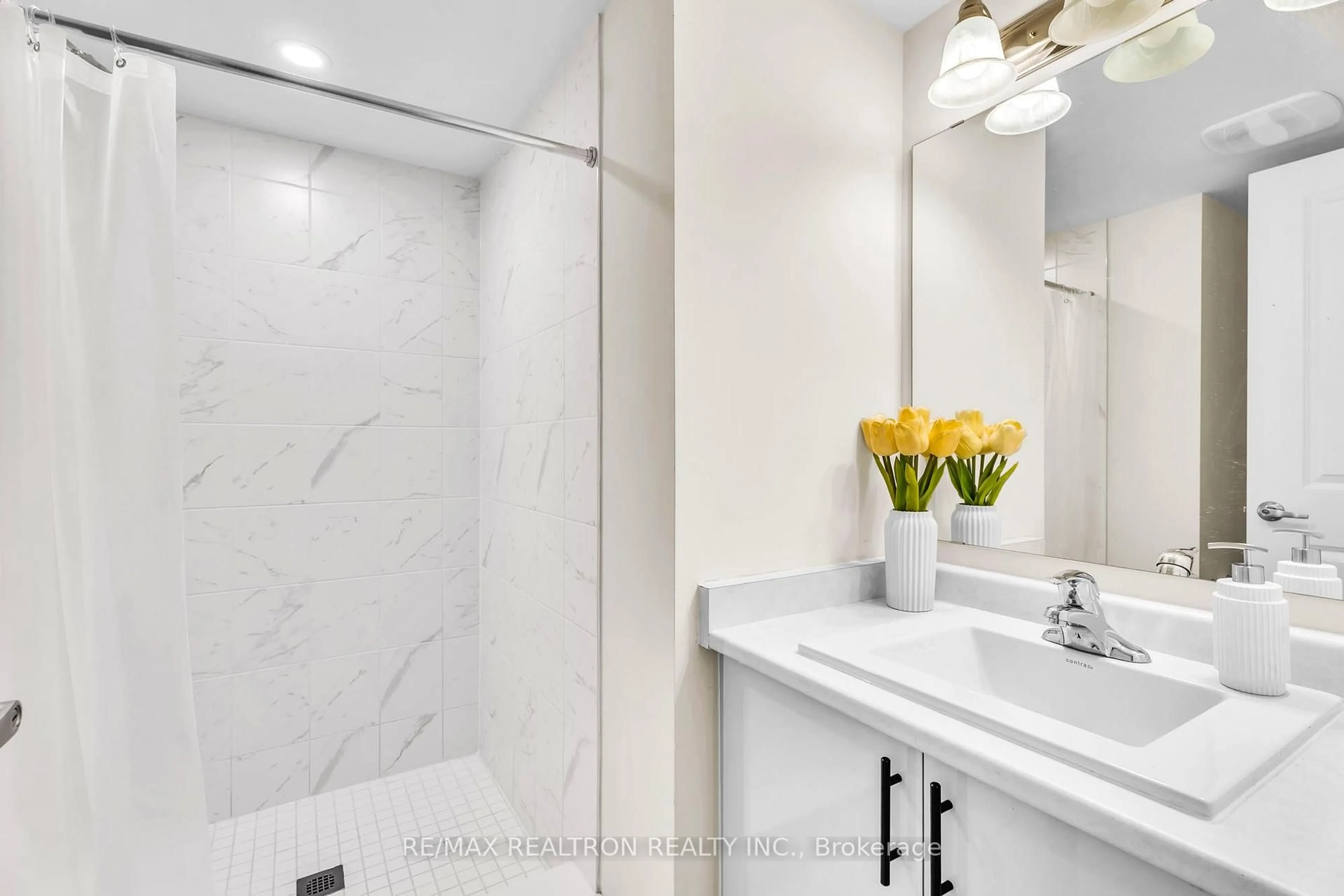 Standard bathroom, ceramic/tile floor for 9 Onigam Lane, Richmond Hill Ontario L4S 0P9