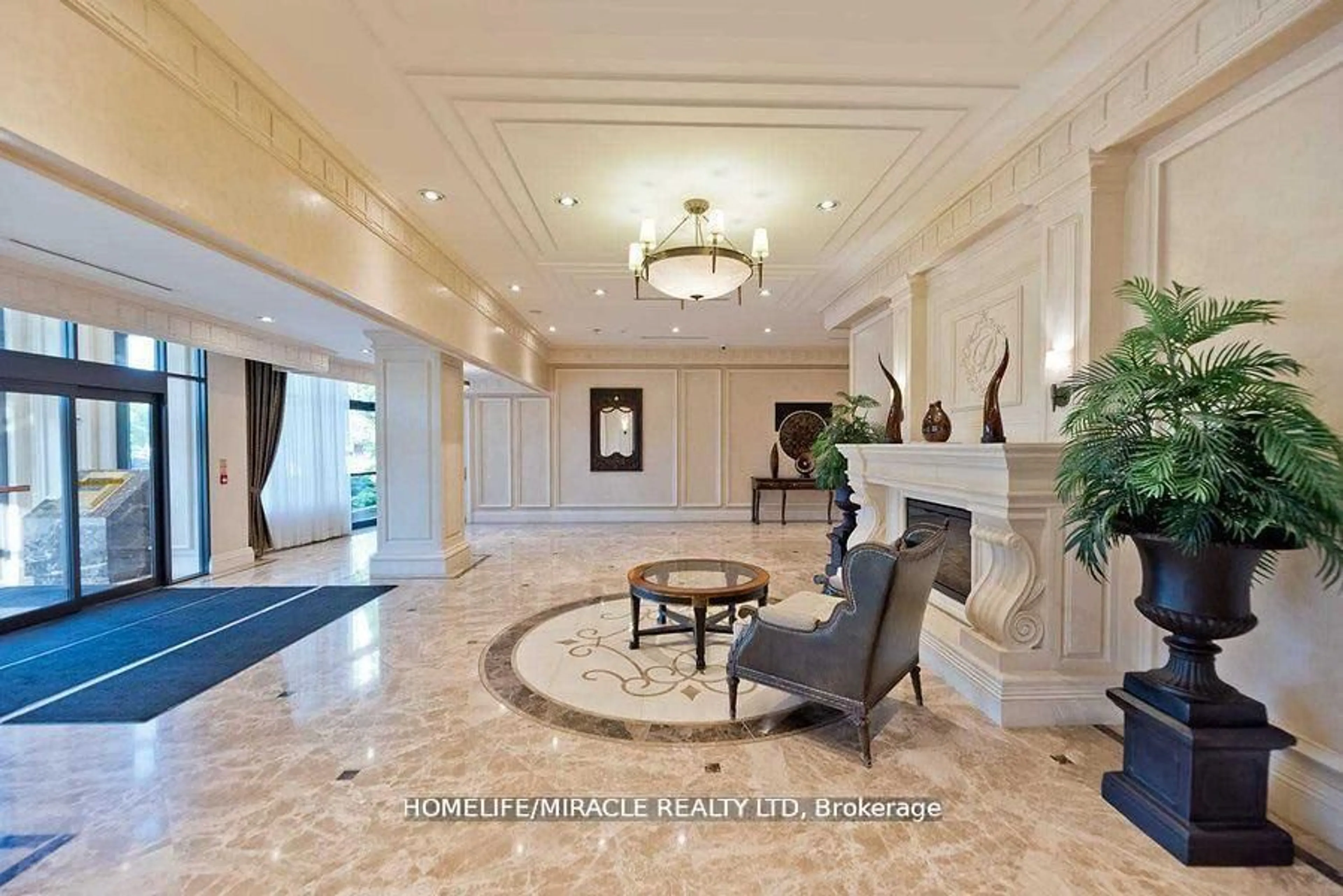 Indoor foyer for 9235 Jane St #412, Vaughan Ontario L6A 0J8