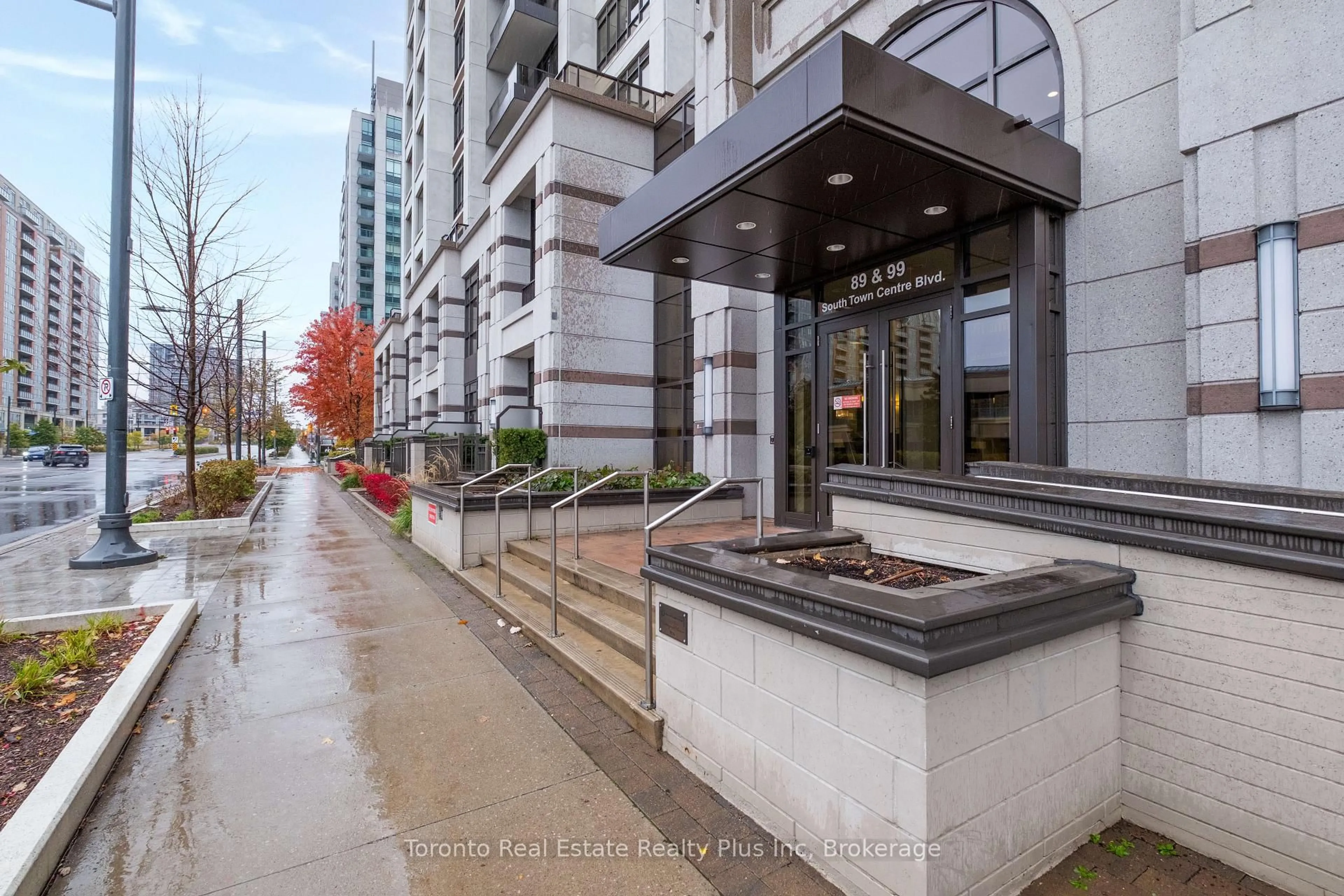 Patio, street for 99 South Town Centre Blvd #711, Markham Ontario L6G 0E9