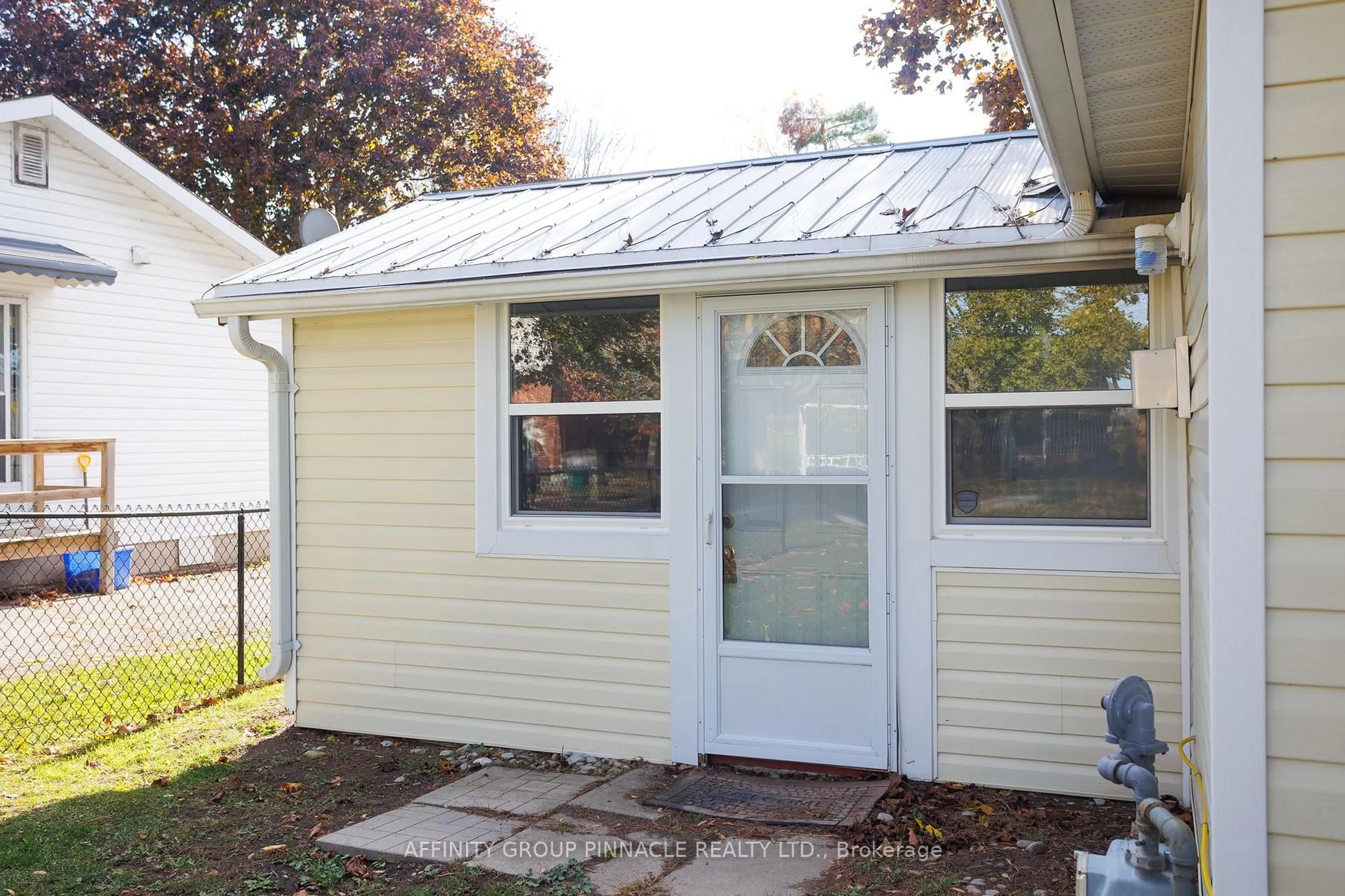 Home with vinyl exterior material, unknown for 187 King St, Brock Ontario L0K 1A0