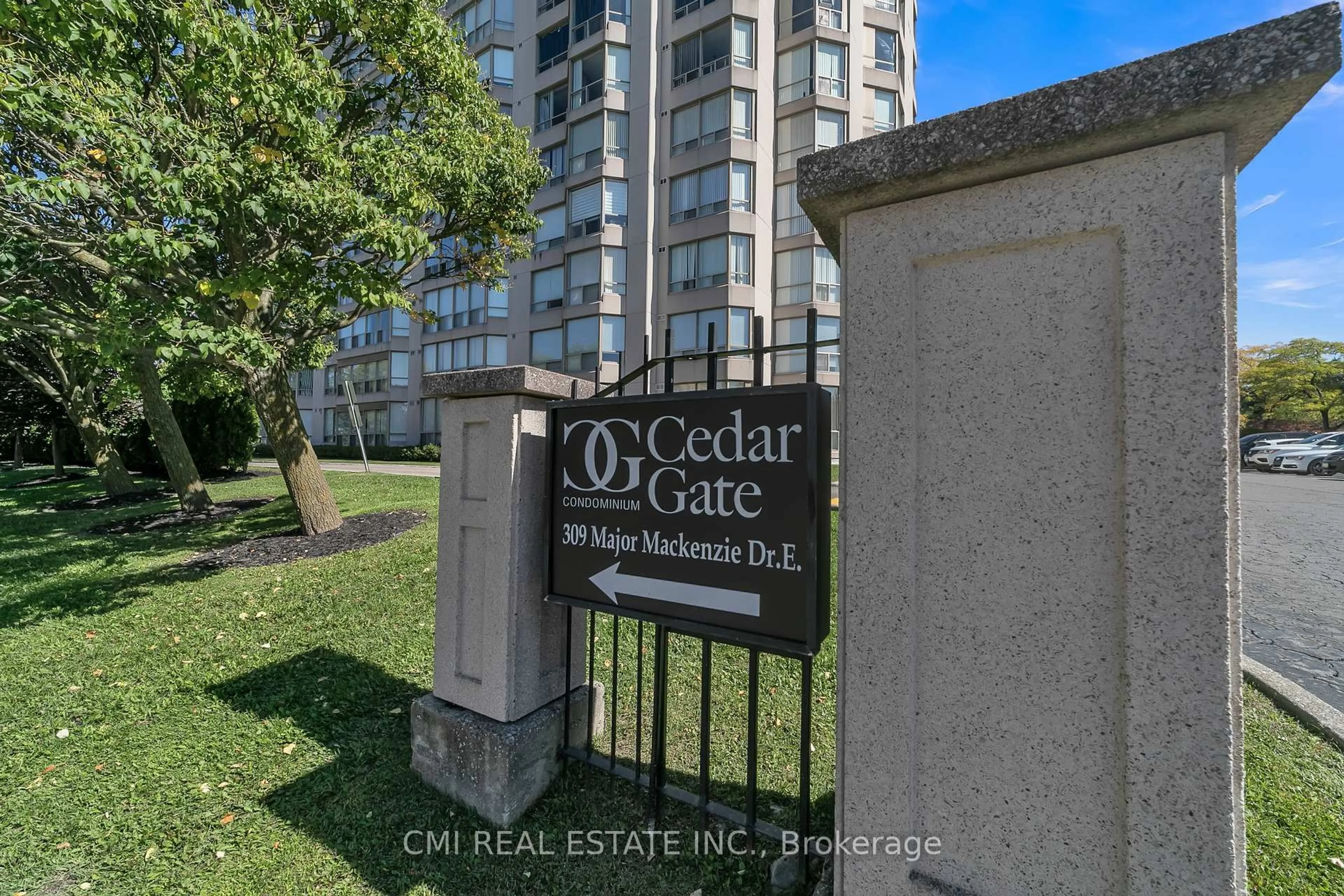 Indoor foyer for 309 Major Mackenzie Dr #805, Richmond Hill Ontario L4C 9V5