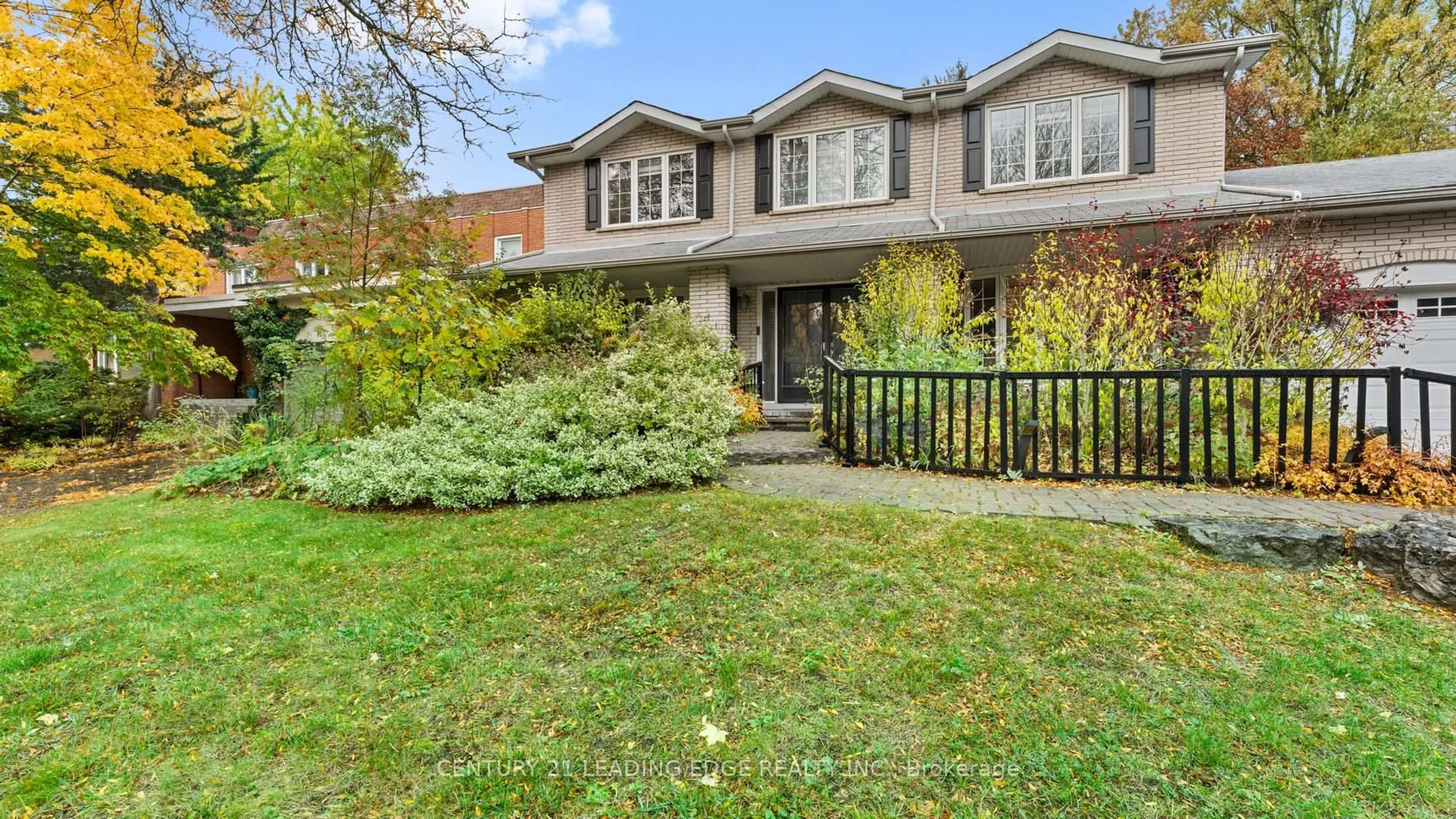 Home with brick exterior material, street for 34 Forest Park Cres, Markham Ontario L3T 2M7