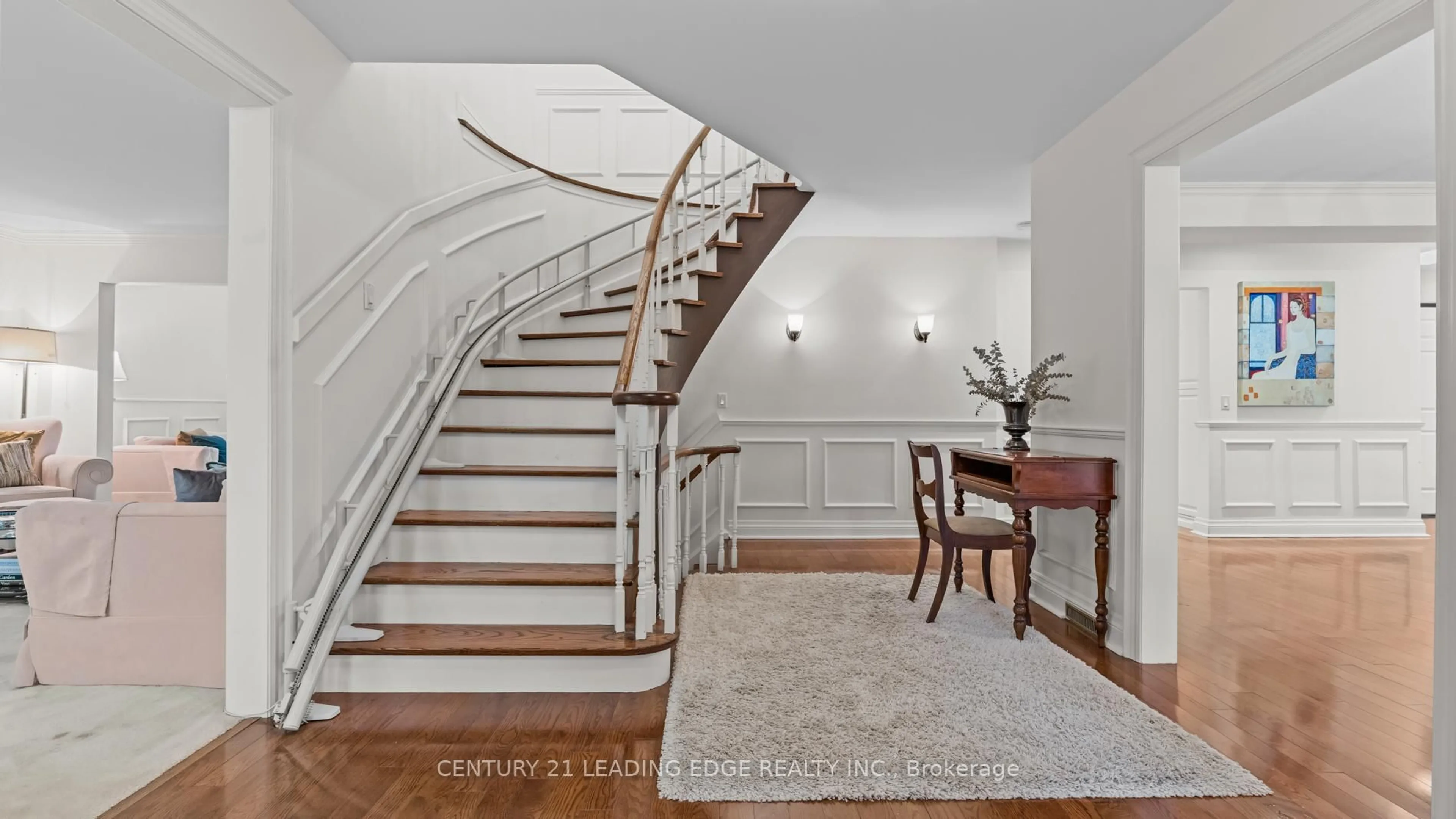 Indoor foyer for 34 Forest Park Cres, Markham Ontario L3T 2M7