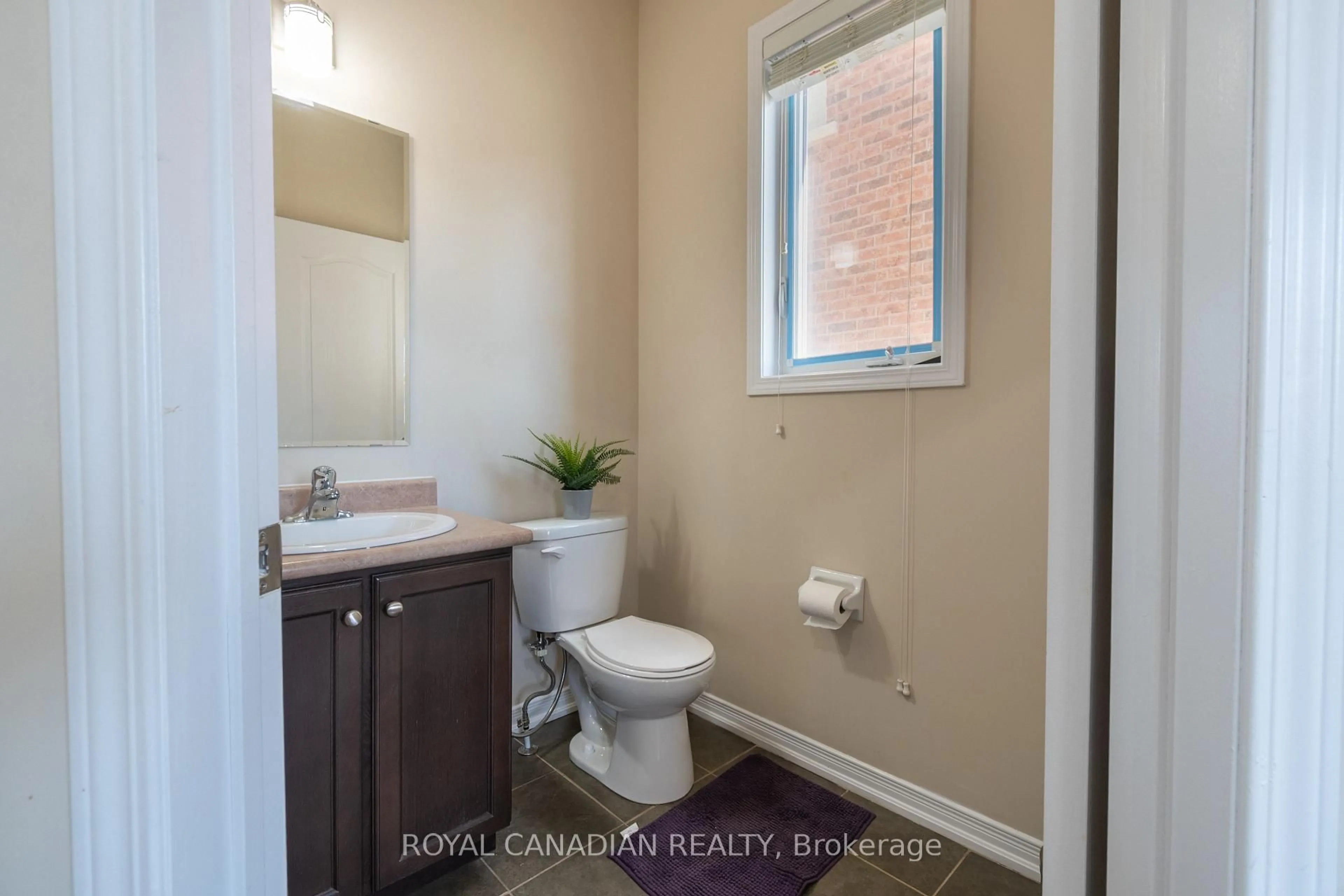 Standard bathroom, unknown for 213 Richardson Cres, Bradford West Gwillimbury Ontario L3Z 0R5