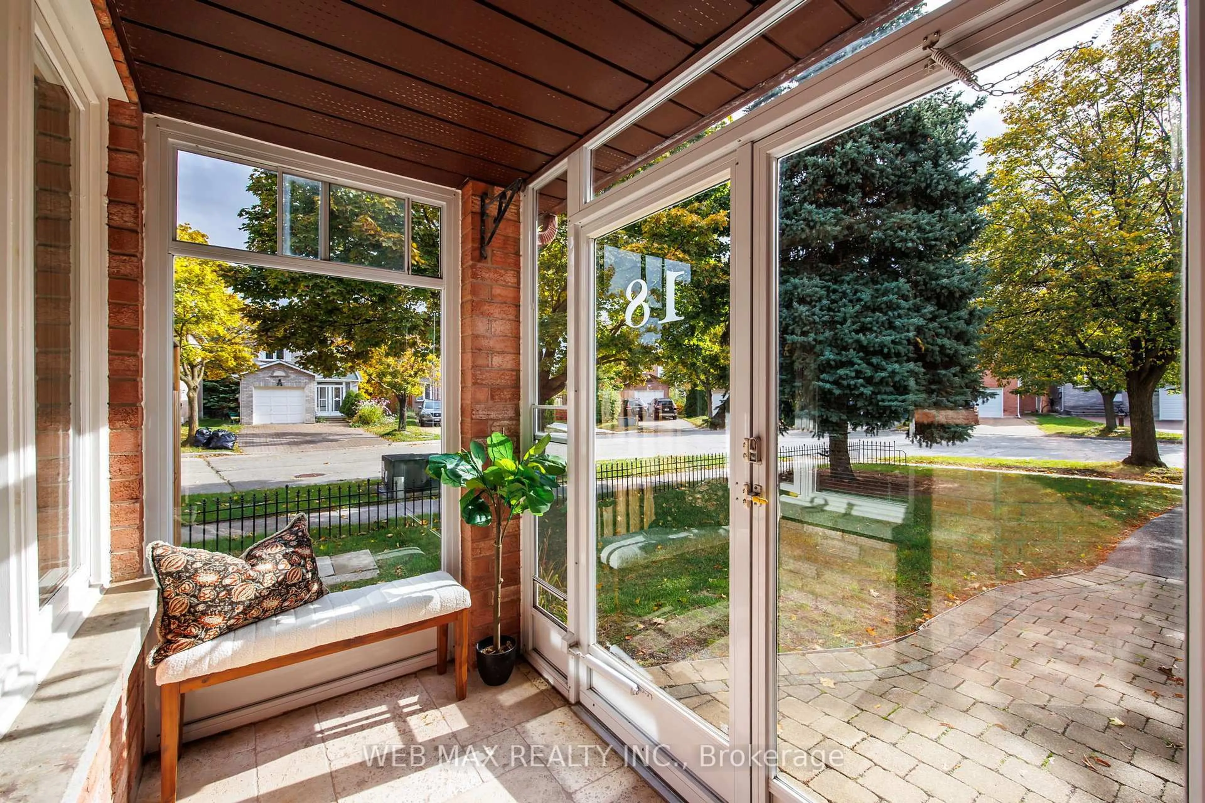Patio, street for 18 Samantha Circ, Richmond Hill Ontario L4B 2R7