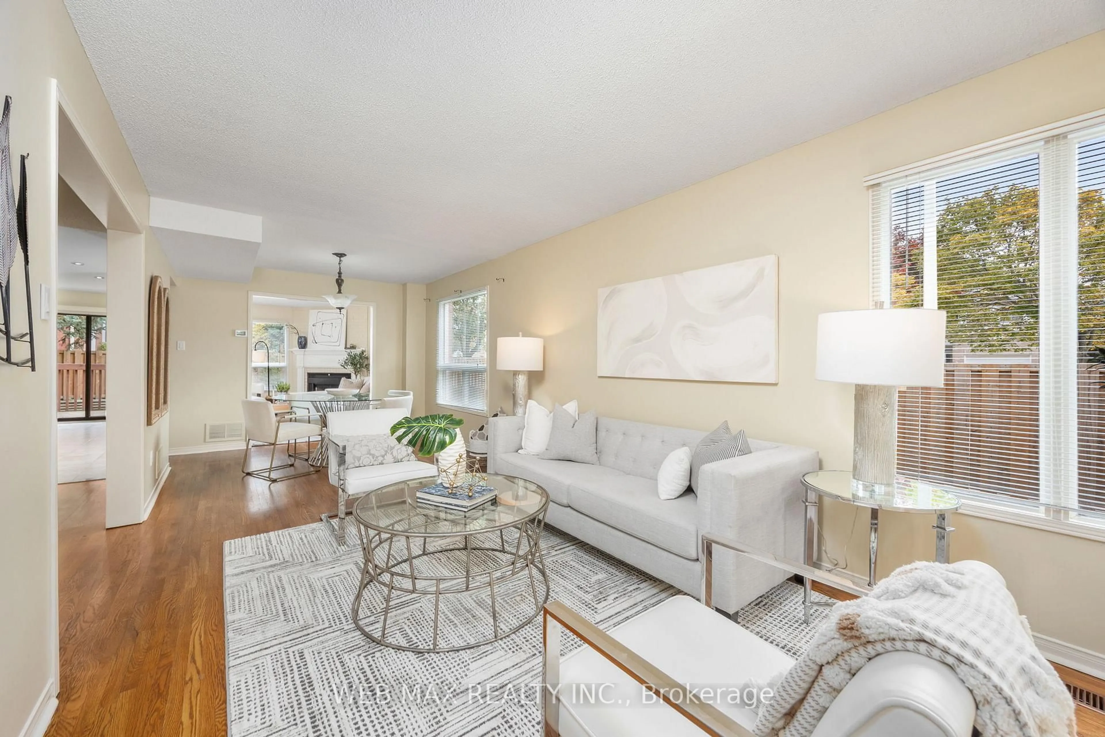 Living room with furniture, unknown for 18 Samantha Circ, Richmond Hill Ontario L4B 2R7