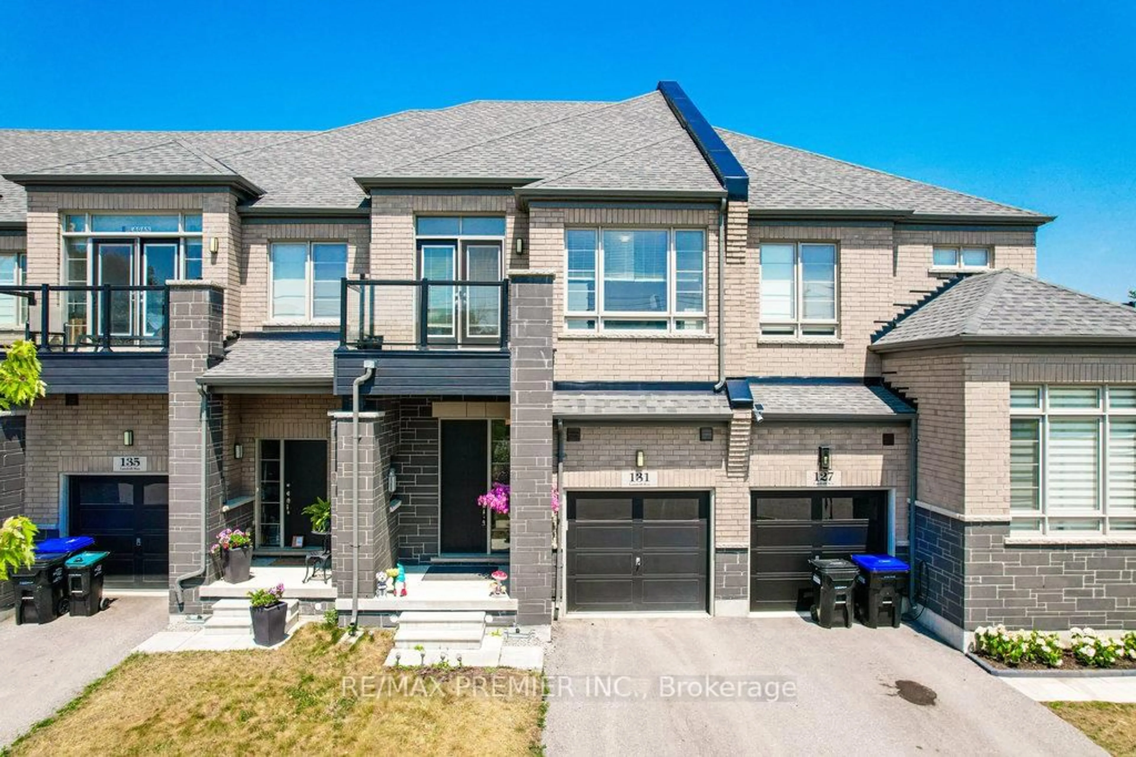 Home with brick exterior material, street for 131 Landolfi Way, Bradford West Gwillimbury Ontario L3Z 4L7