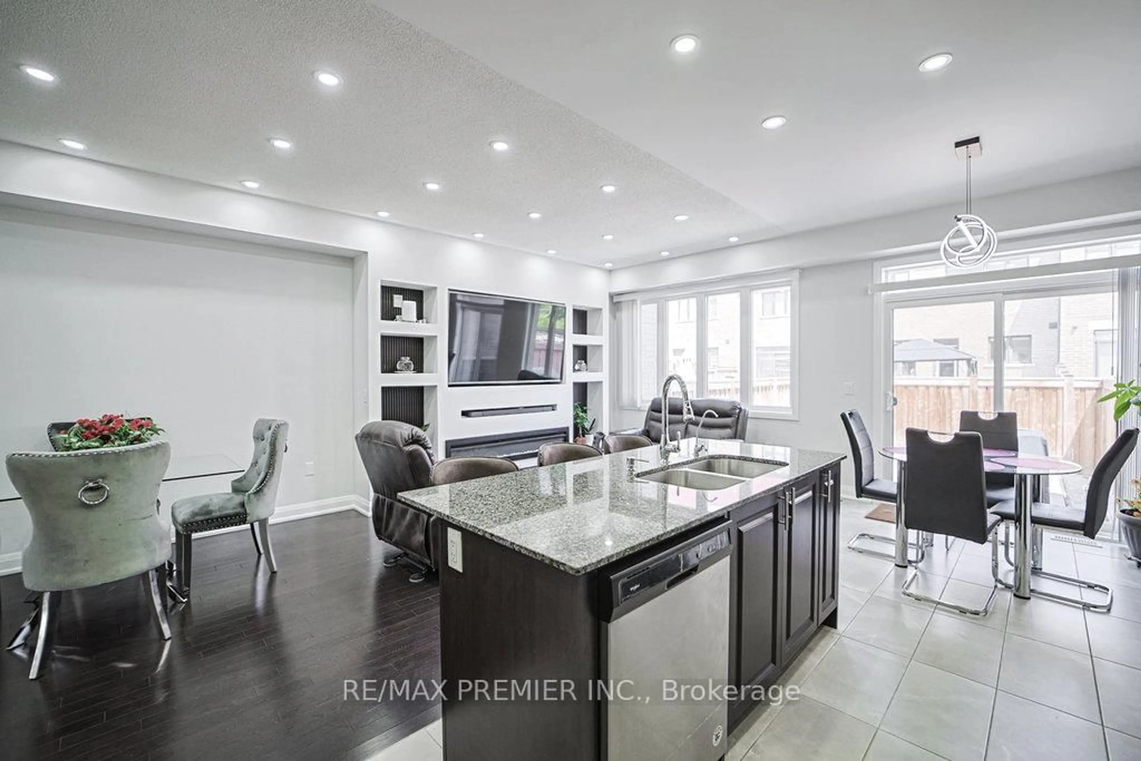 Open concept kitchen, ceramic/tile floor for 131 Landolfi Way, Bradford West Gwillimbury Ontario L3Z 4L7