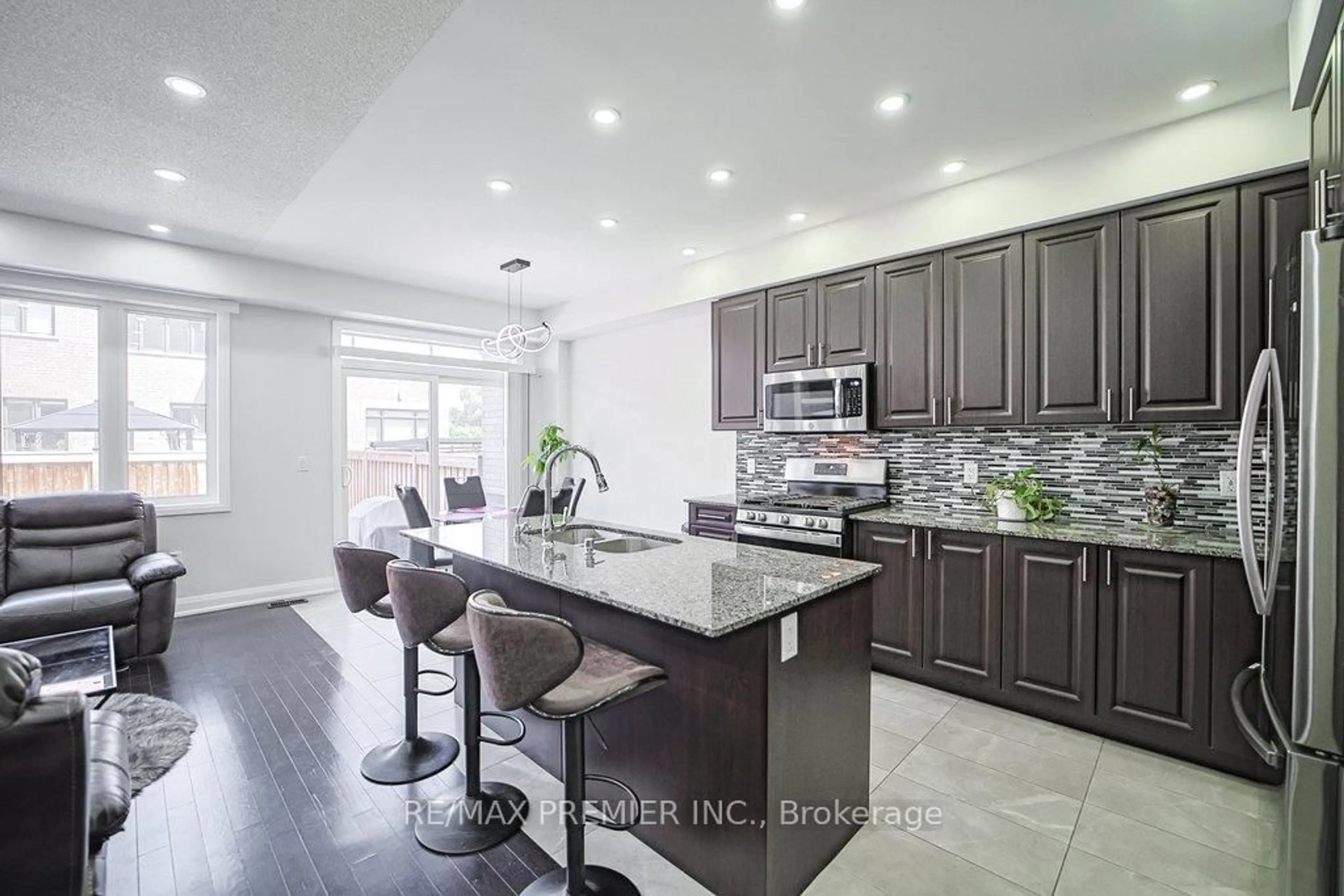 Open concept kitchen, ceramic/tile floor for 131 Landolfi Way, Bradford West Gwillimbury Ontario L3Z 4L7