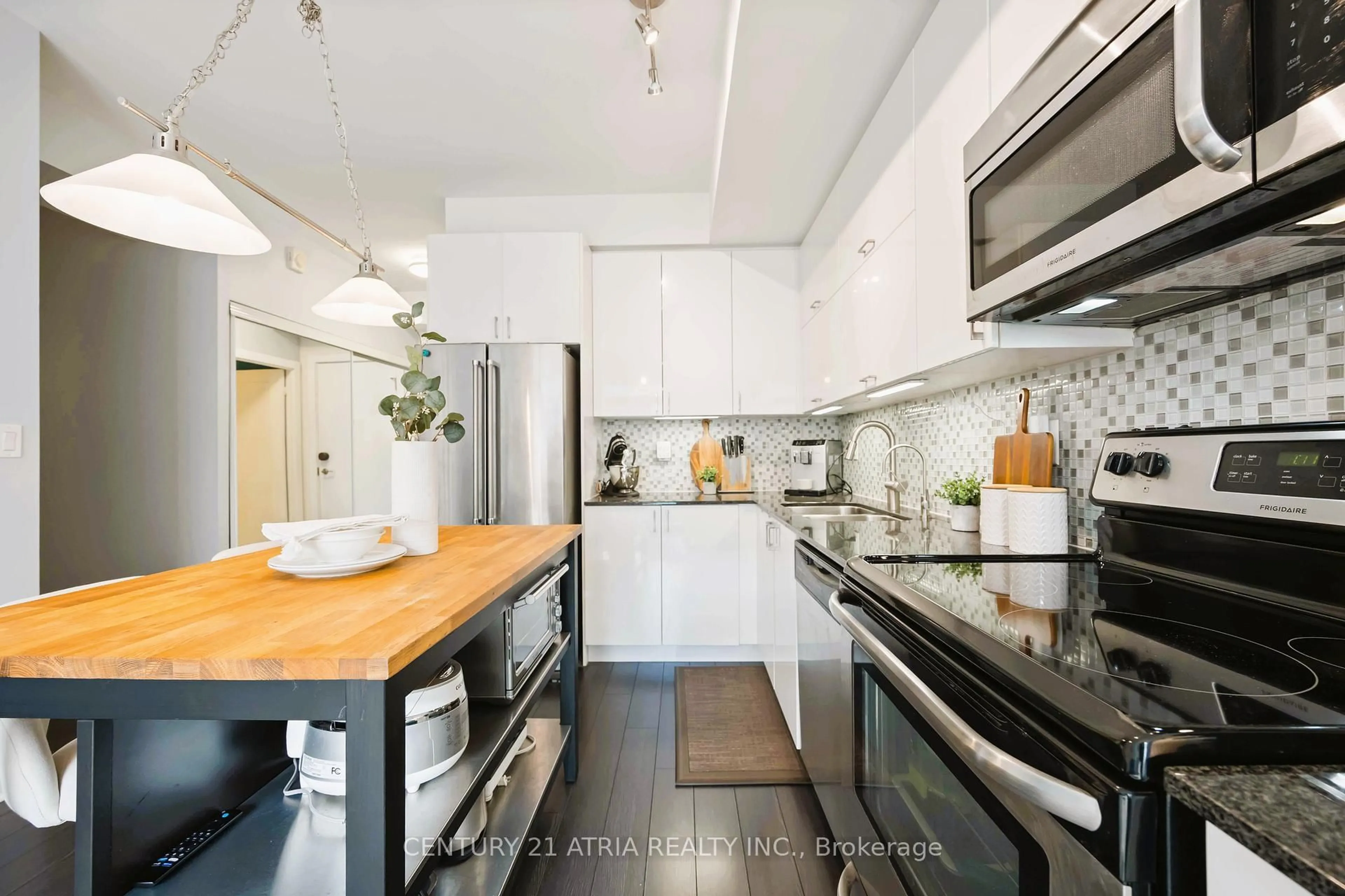 Contemporary kitchen, unknown for 28 Prince Regent St #331, Markham Ontario L6C 0V5