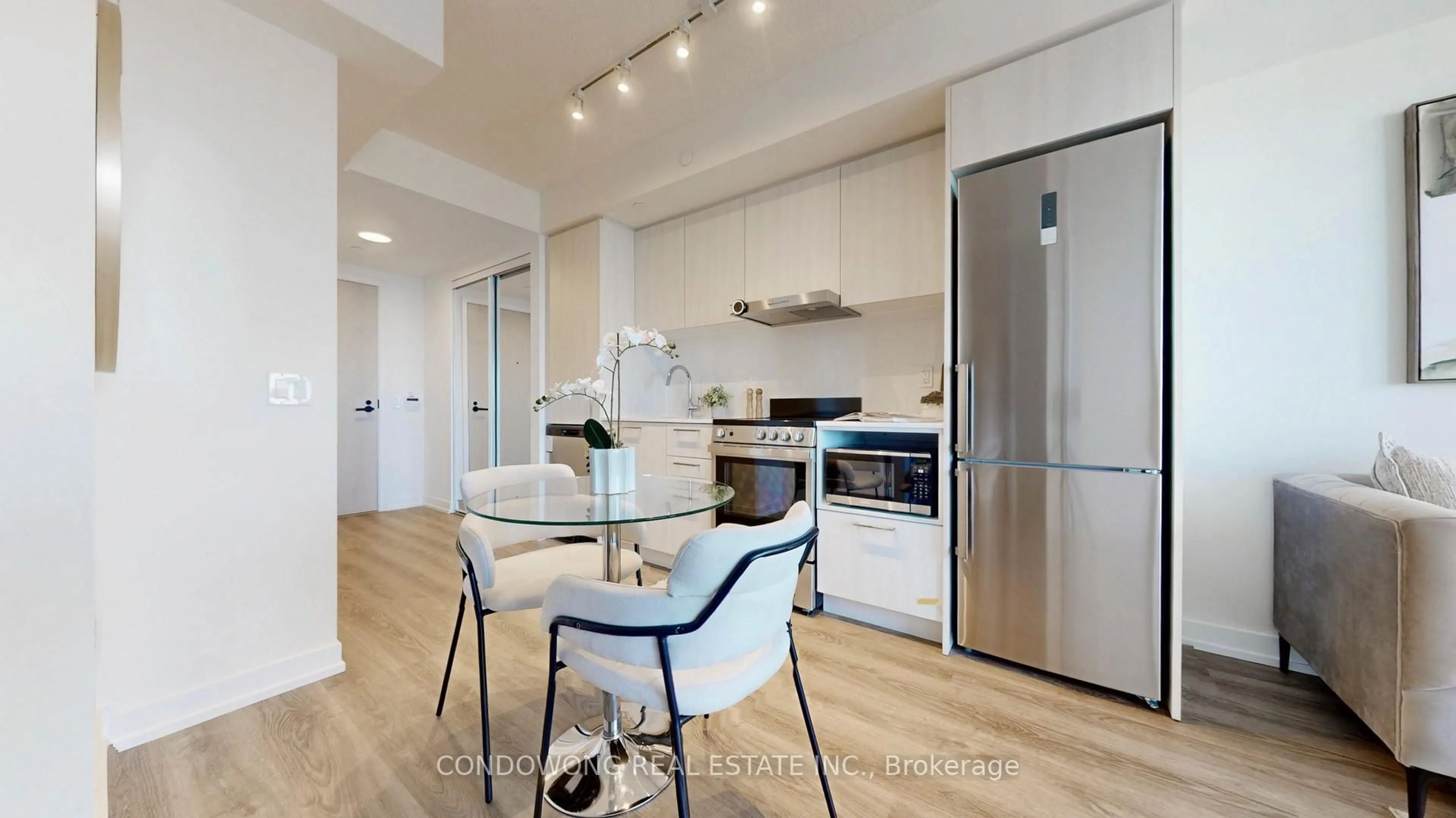 Open concept kitchen, wood/laminate floor for 195 Commerce St #4008, Vaughan Ontario L4K 0P9