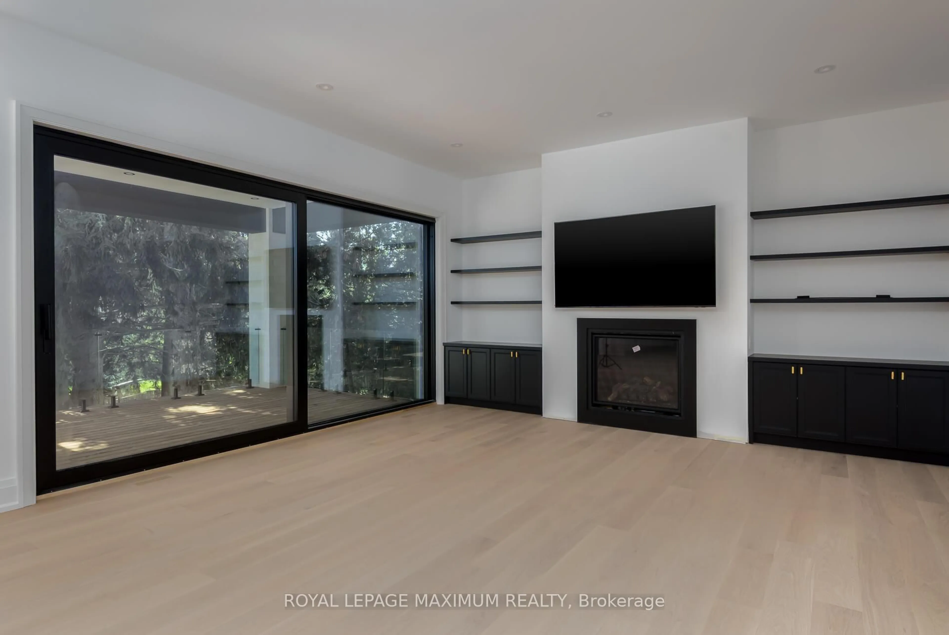 Home theater for 67 Davidson St, Vaughan Ontario L4L 1M2