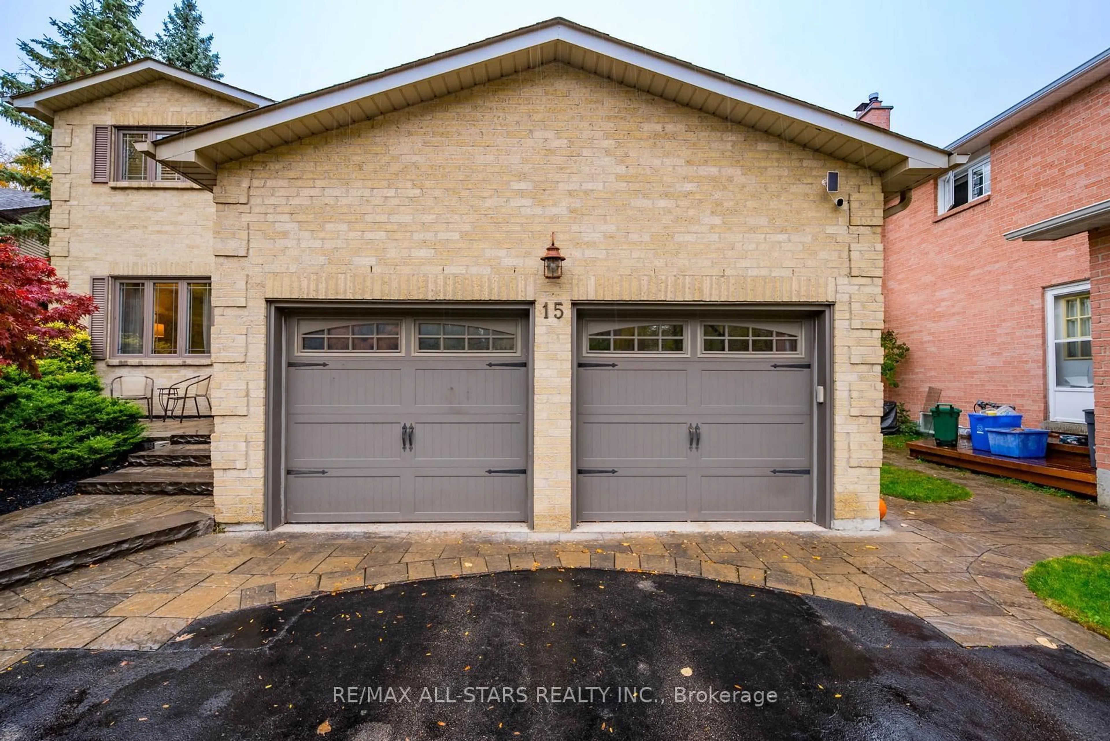 Indoor garage for 15 Sawyer Cres, Markham Ontario L3P 5V2
