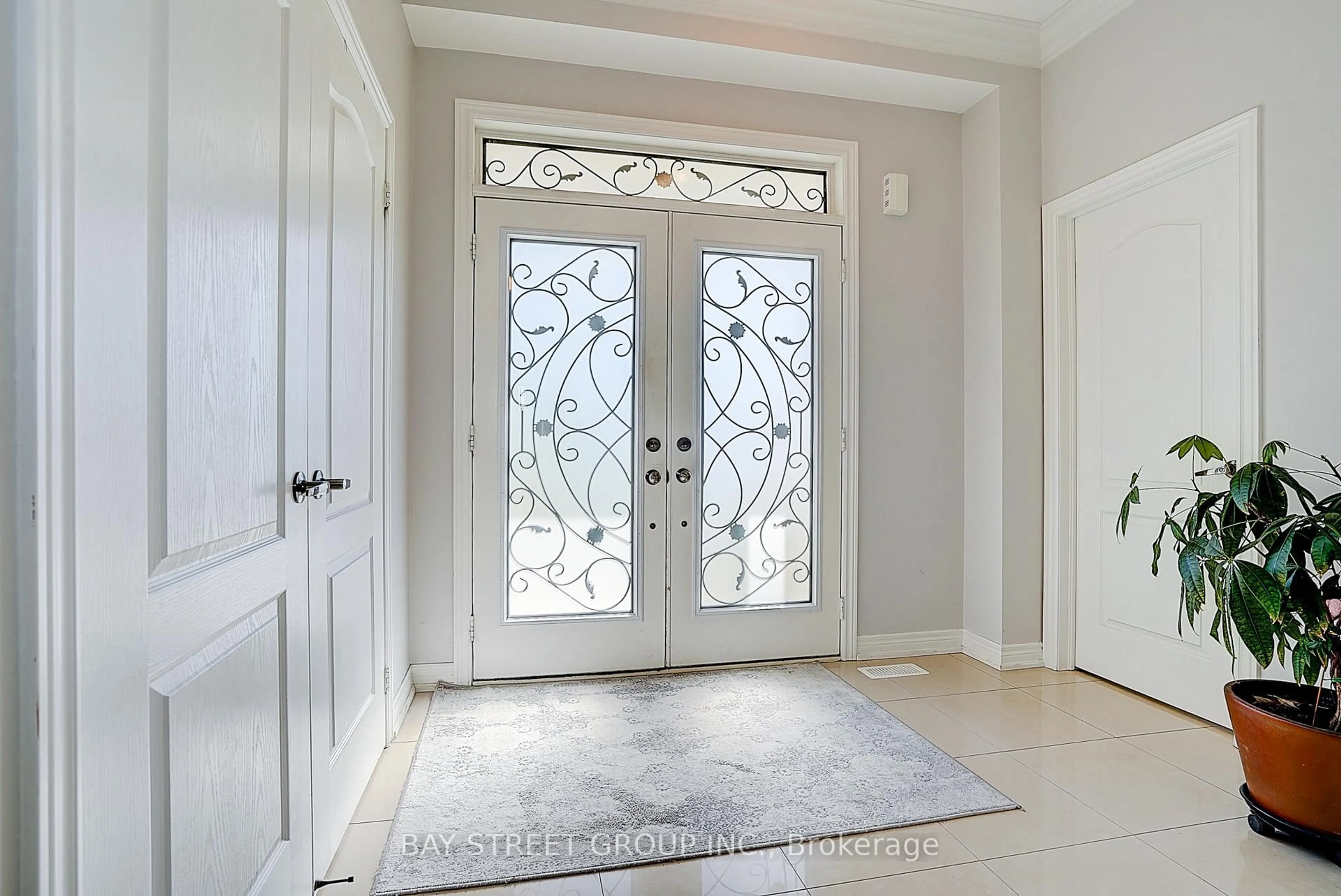 Indoor entryway for 90 Gable Ave, Markham Ontario L6C 2W6