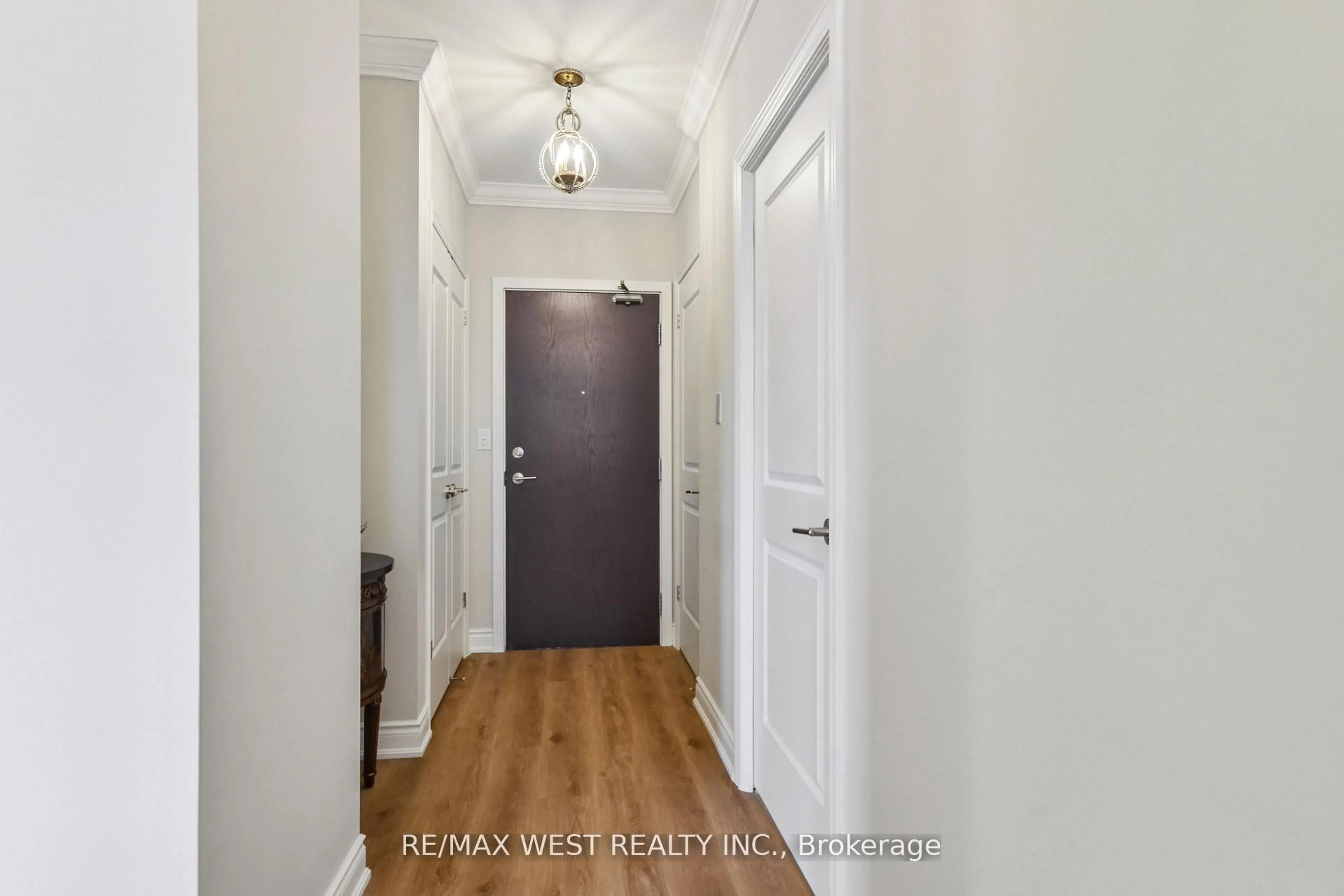 Indoor entryway for 281 Woodbridge Ave #321, Vaughan Ontario L4L 0C6