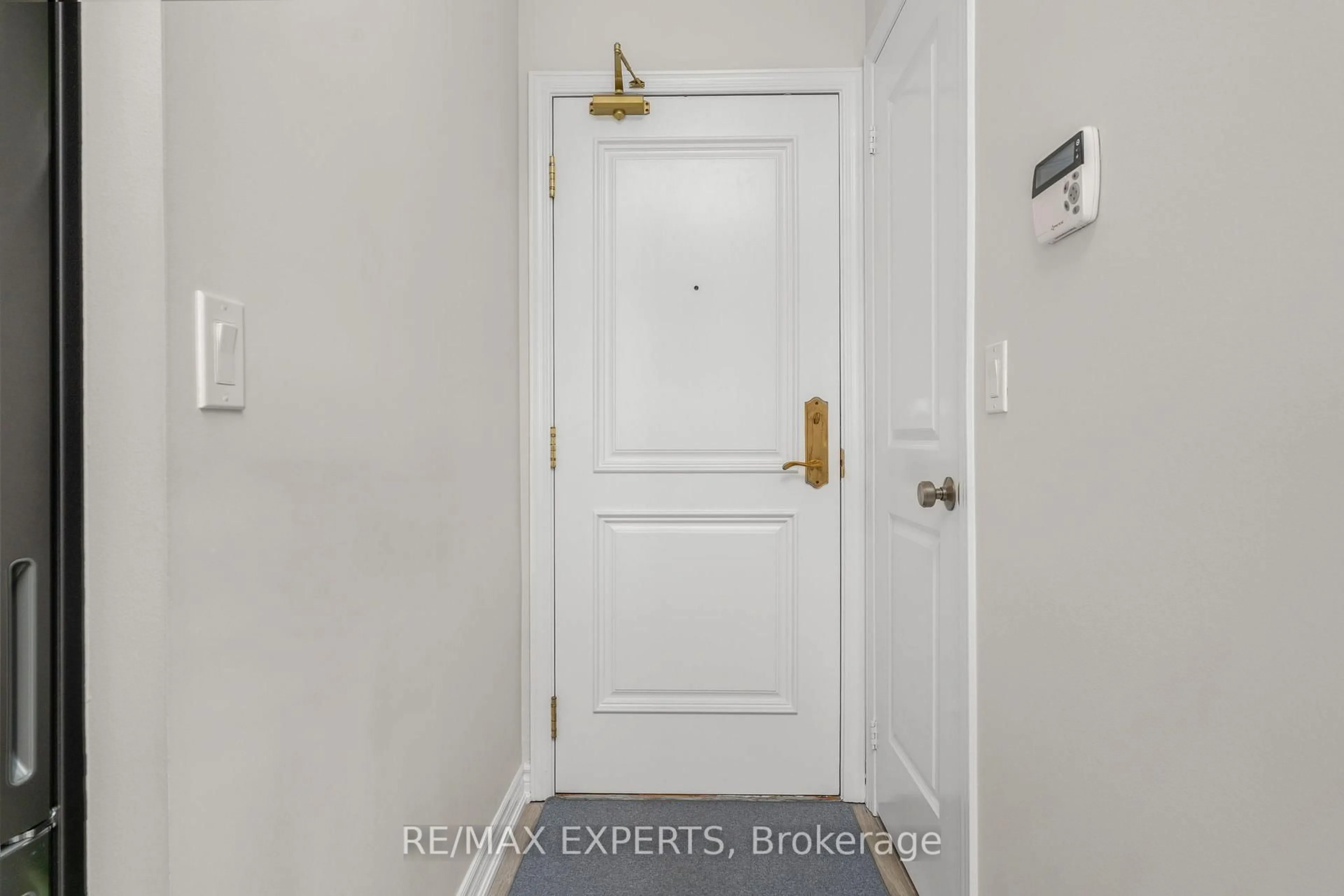 Indoor entryway for 9225 Jane St #515, Vaughan Ontario L6A 0J7