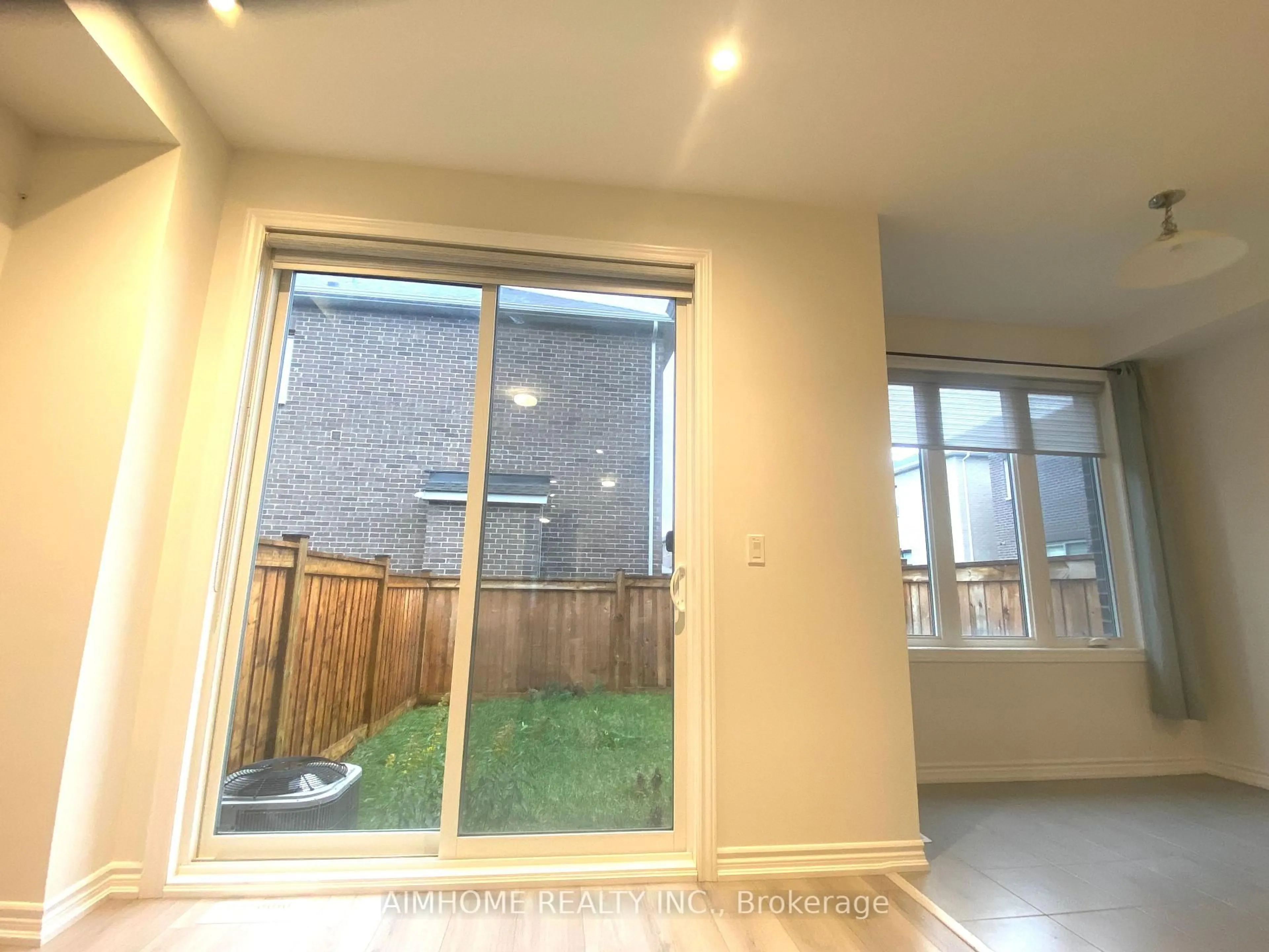 A pic of a room for 168 Tempel St, Richmond Hill Ontario L4E 1J2