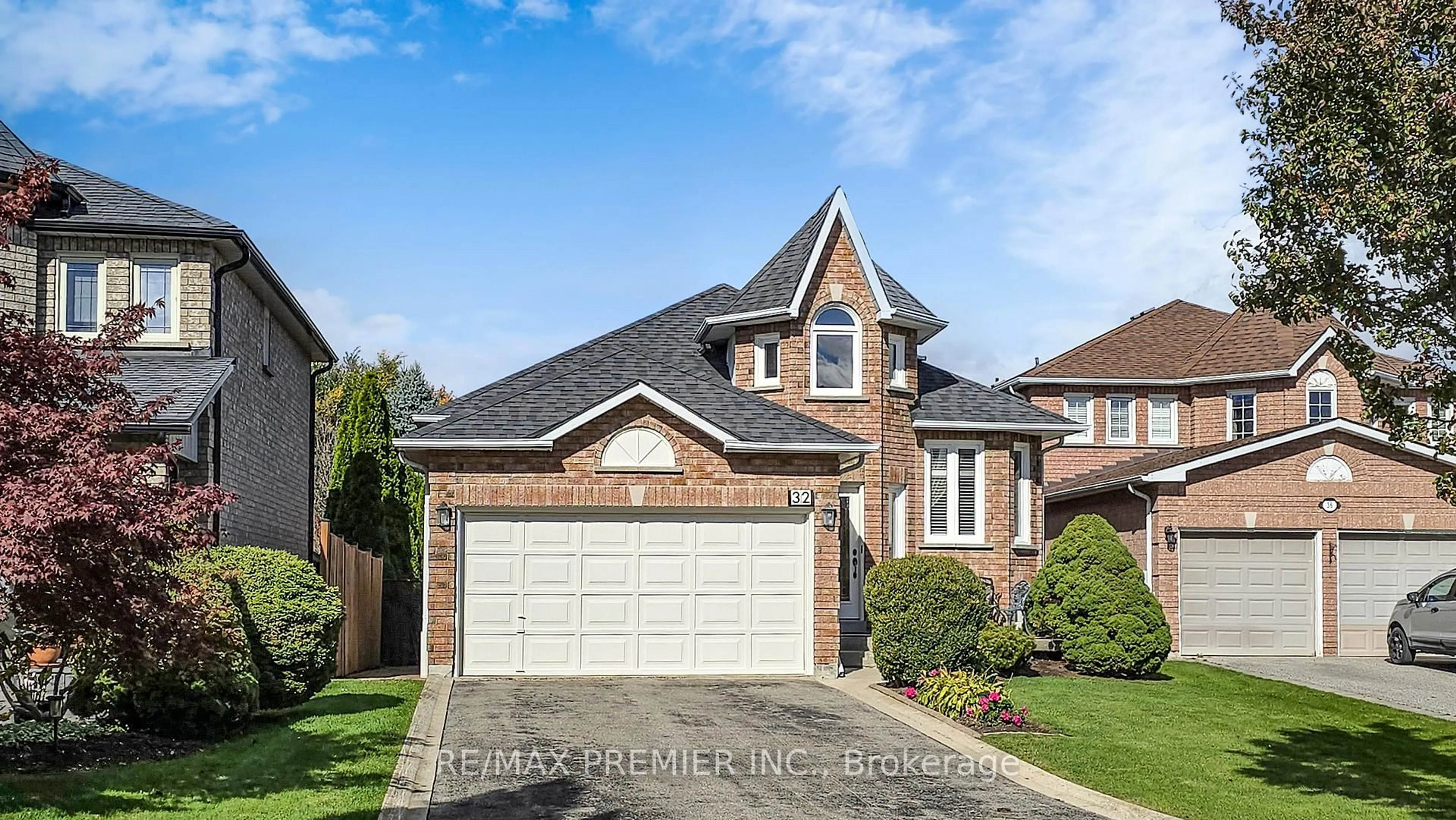 Home with brick exterior material, street for 32 Veneto Dr, Vaughan Ontario L4L 8X4