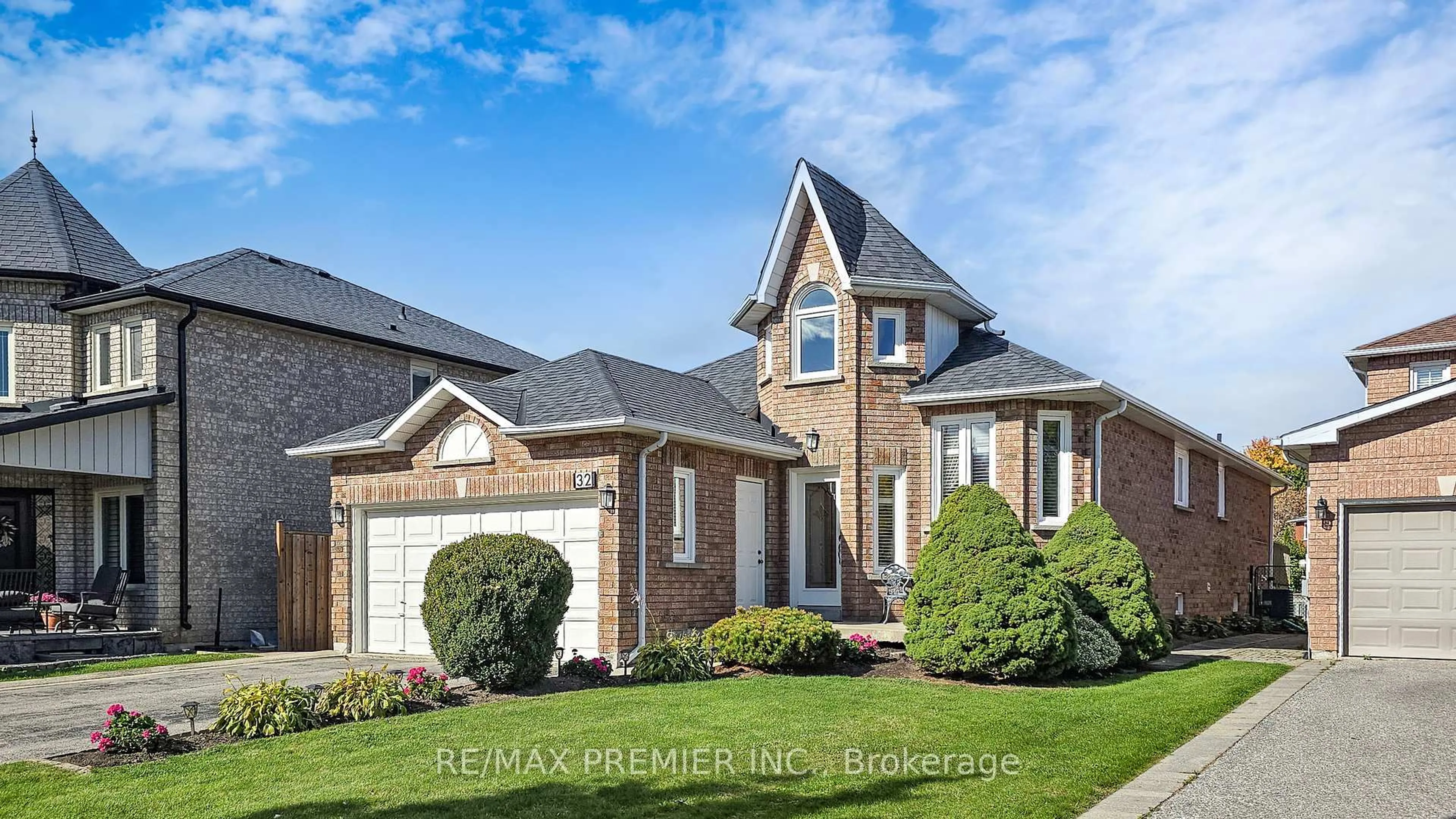 Home with brick exterior material, street for 32 Veneto Dr, Vaughan Ontario L4L 8X4