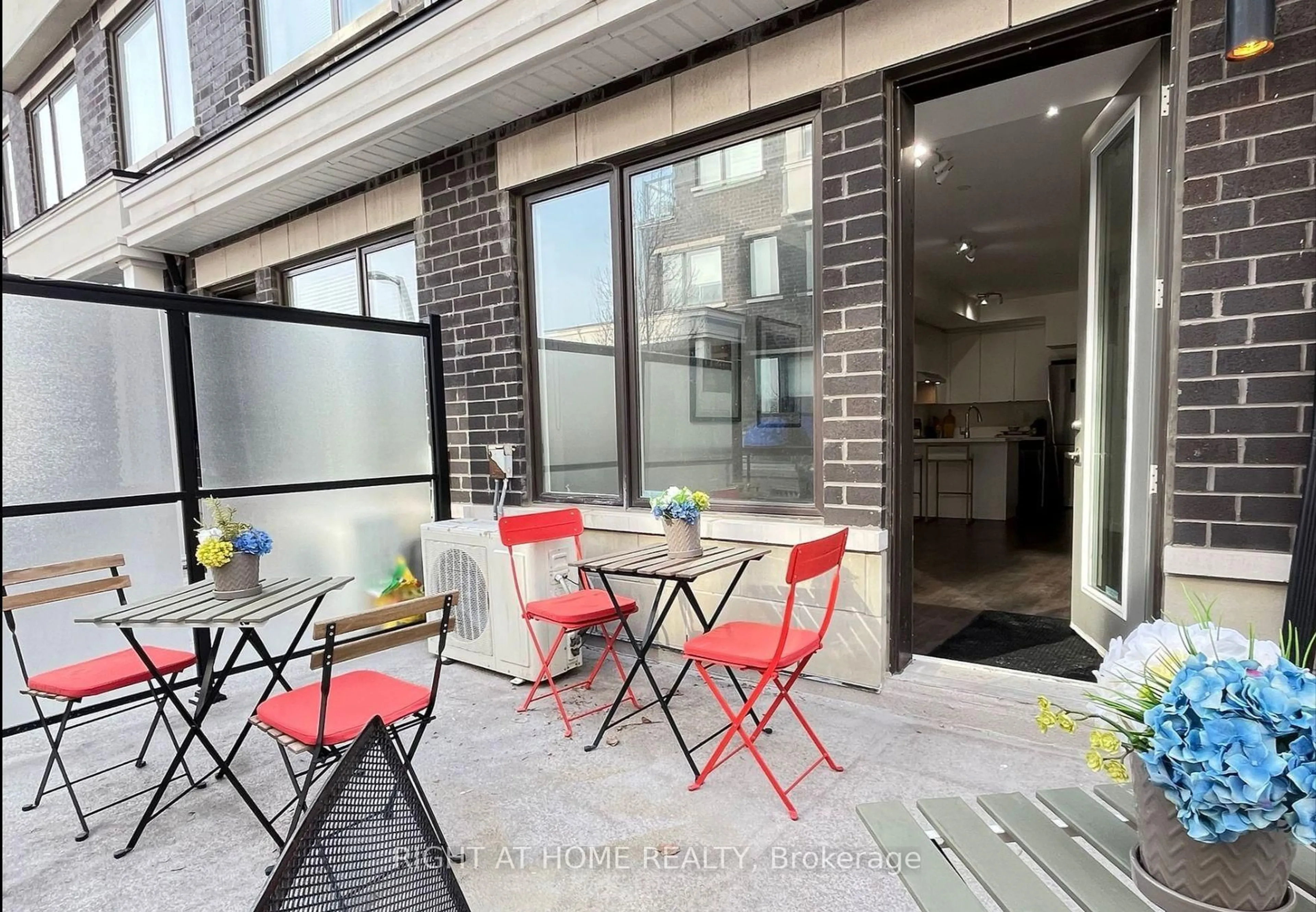 Patio, street for 300 Alex Gardner Circ #59, Aurora Ontario L4G 3G5