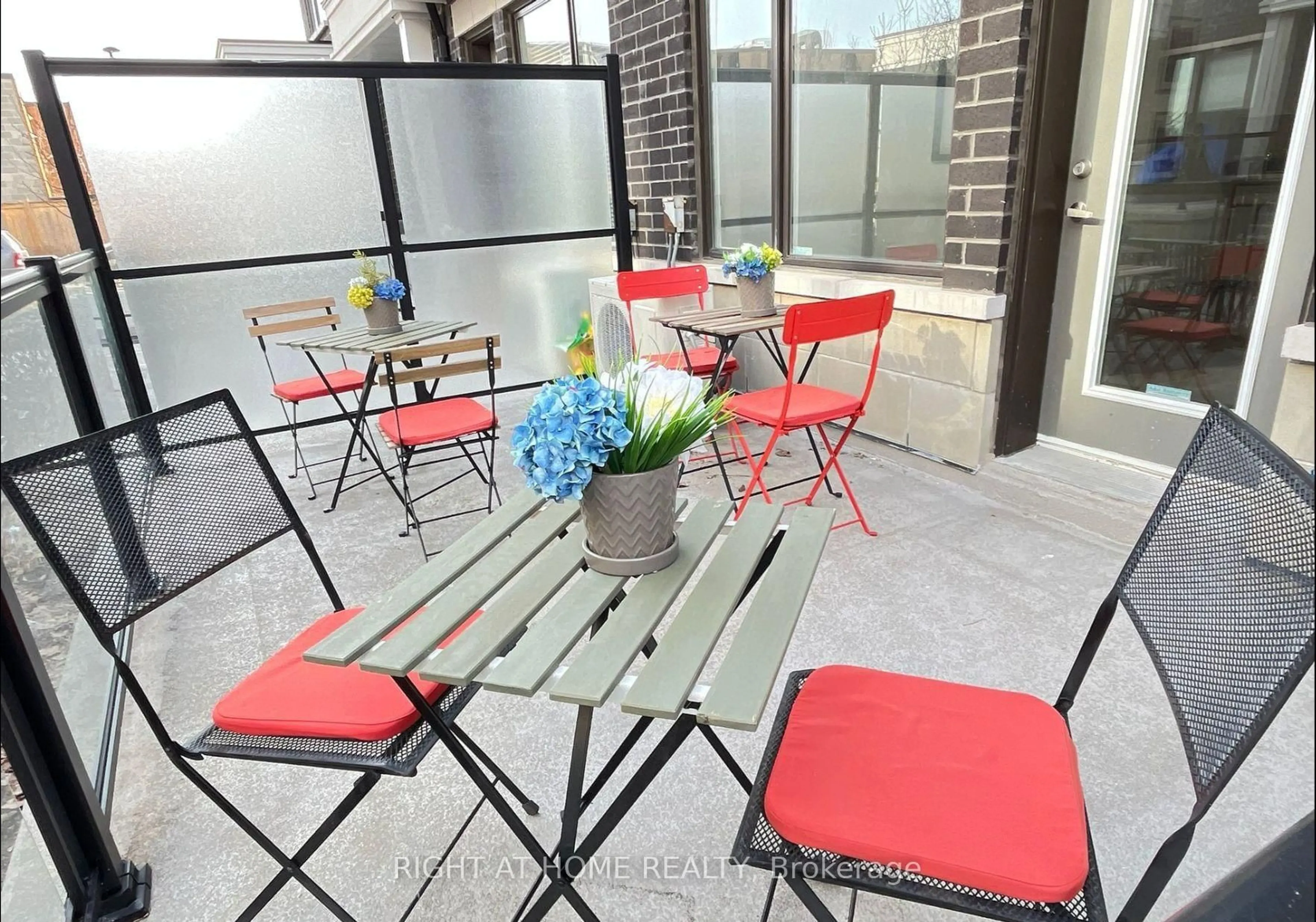 Patio, street for 300 Alex Gardner Circ #59, Aurora Ontario L4G 3G5