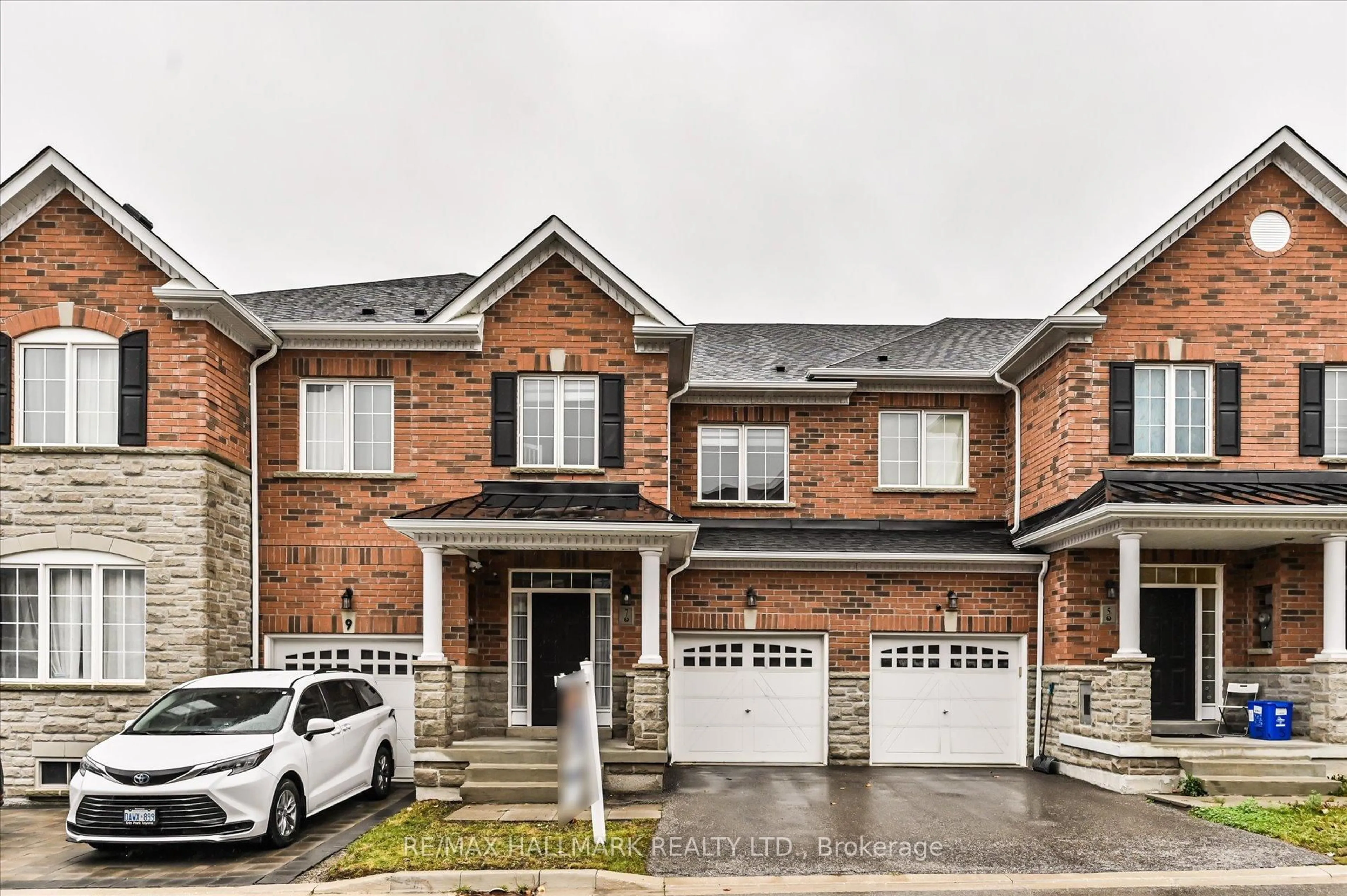 Home with brick exterior material, street for 7 Buttonbush Lane, Richmond Hill Ontario L4E 1E7