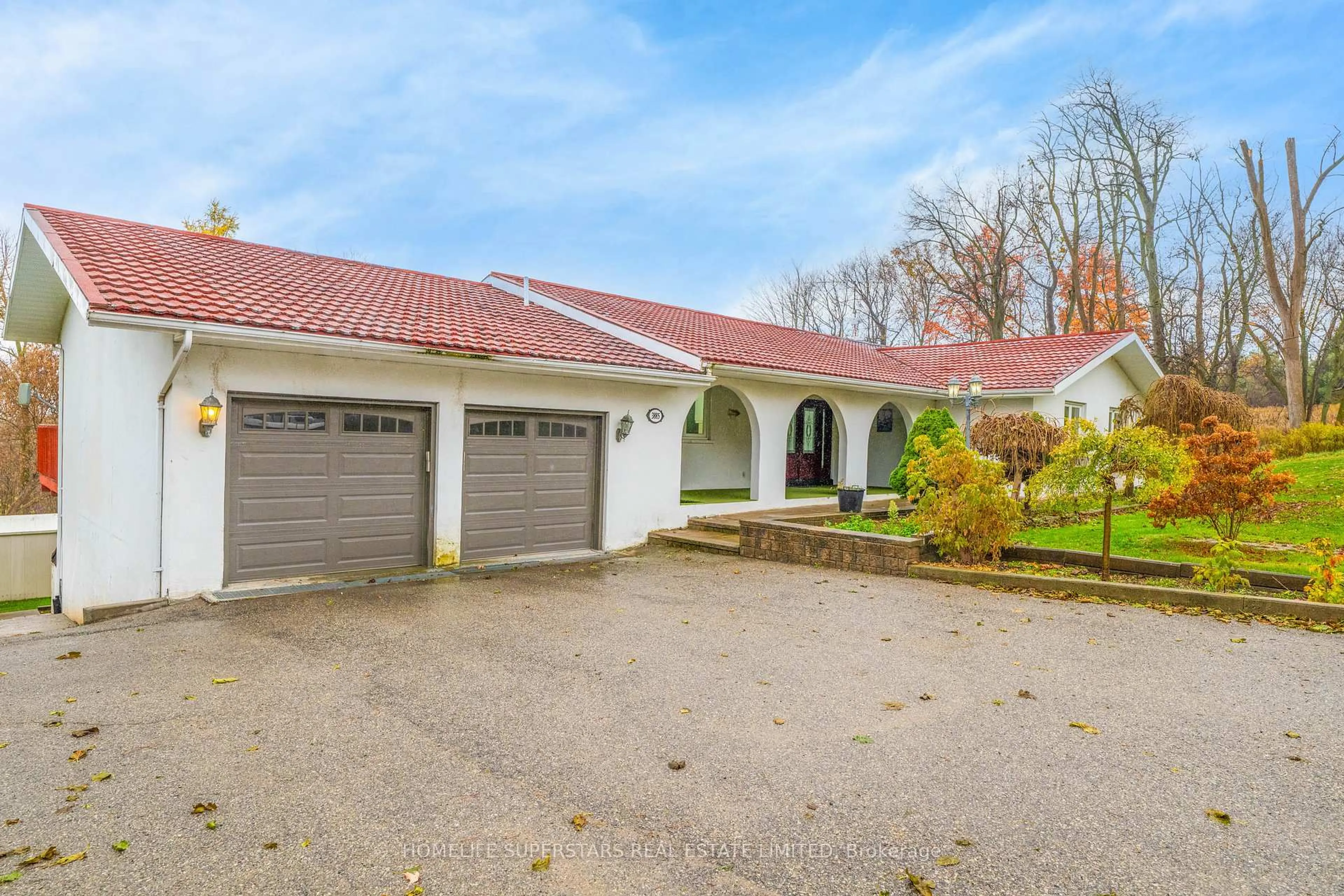 A pic from outside/outdoor area/front of a property/back of a property/a pic from drone, street for 3885 89 Highway, Innisfil Ontario L0L 1L0