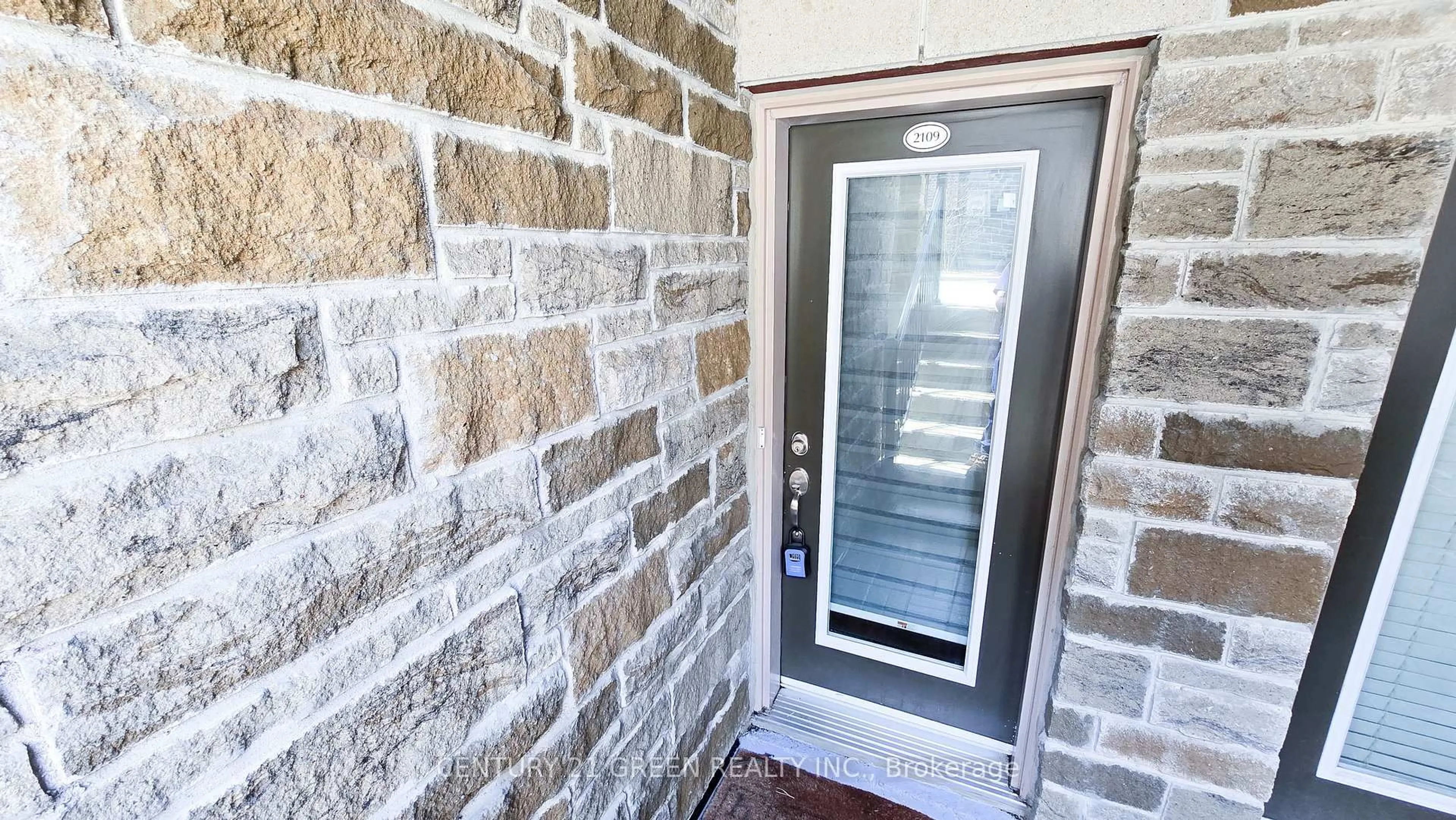 Indoor entryway for 2 Westmeath Lane #2109, Markham Ontario L6B 0A8