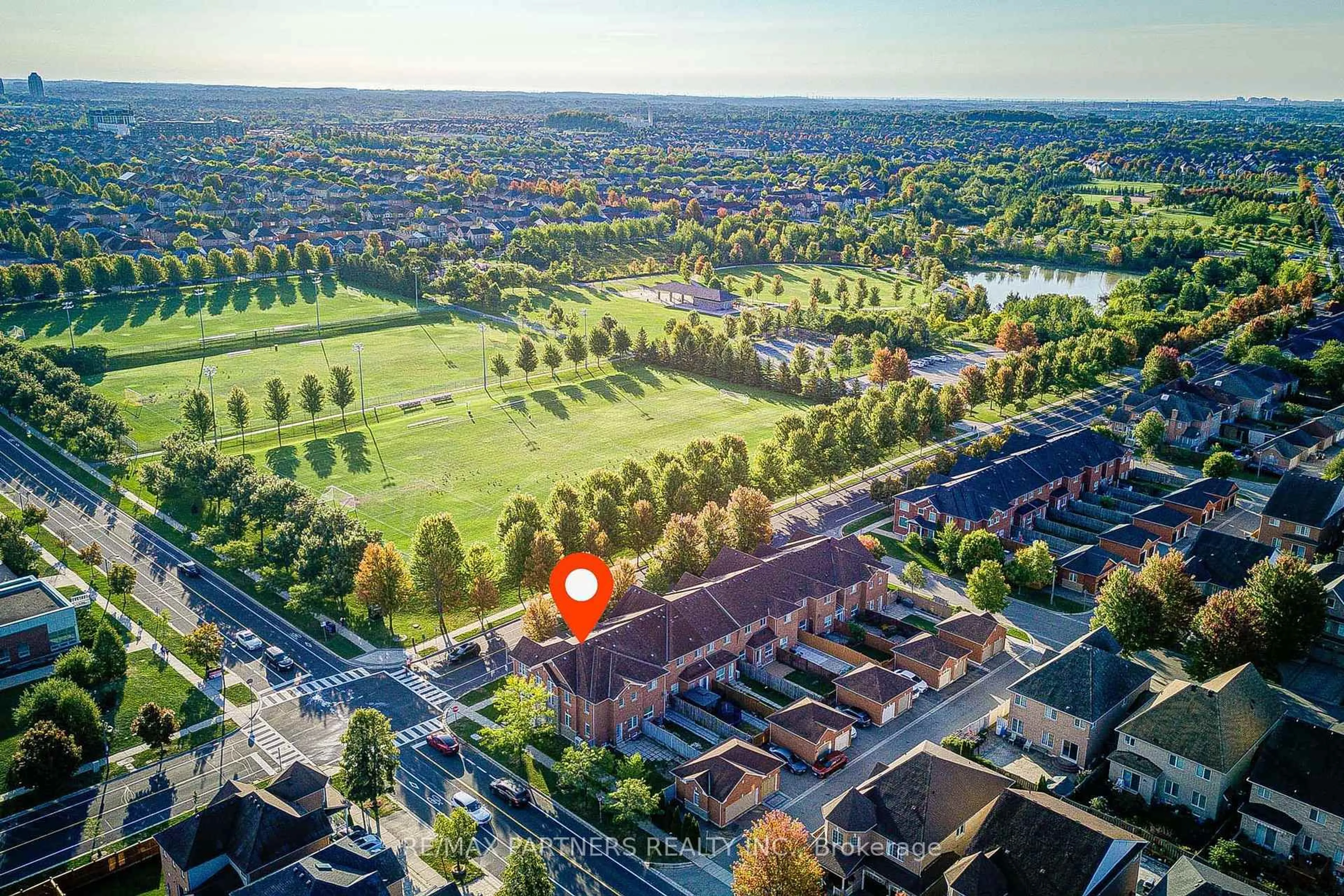 A pic from outside/outdoor area/front of a property/back of a property/a pic from drone, street for 496 The Bridle Walk, Markham Ontario L6C 2Y3