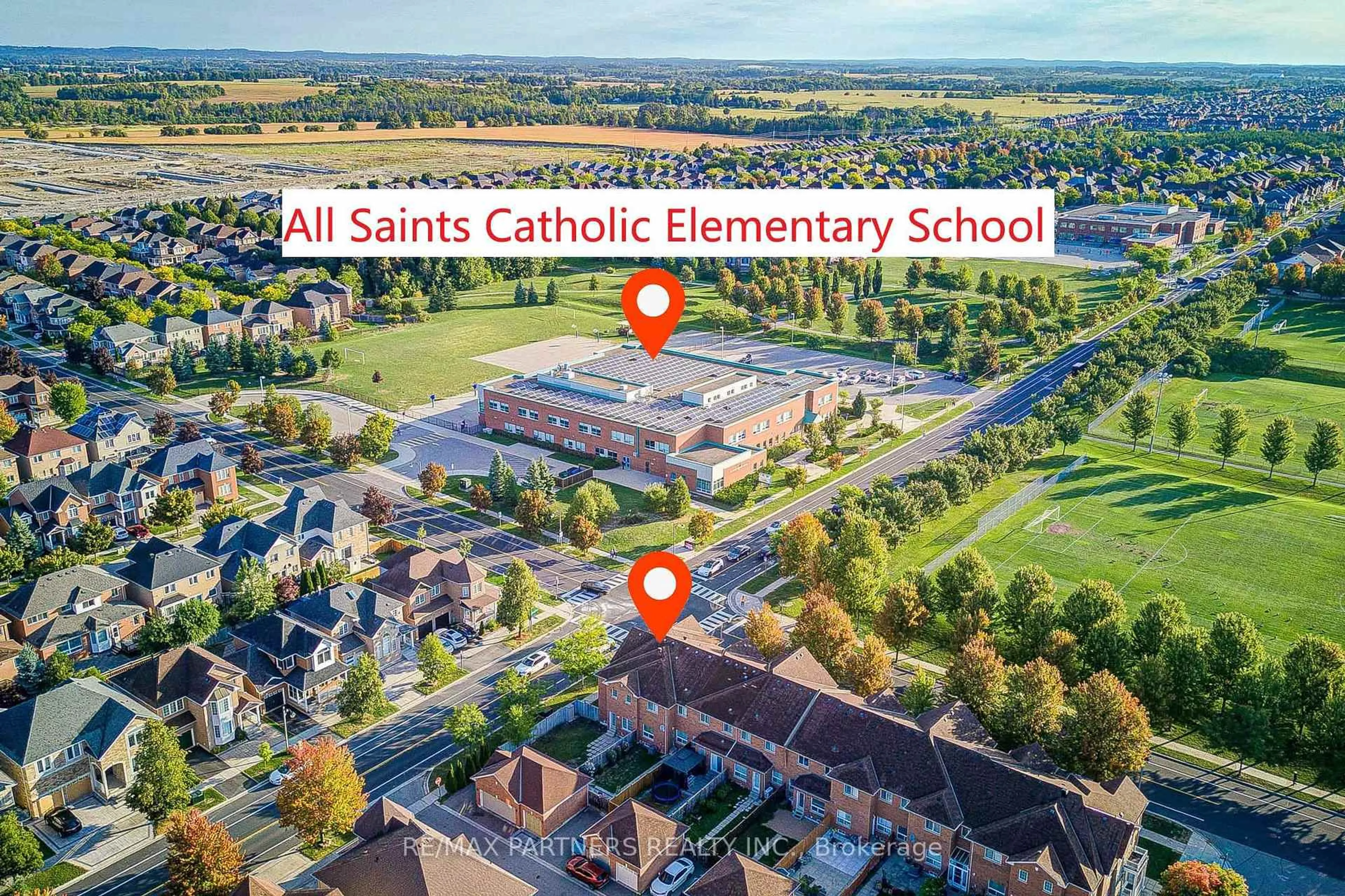 A pic from outside/outdoor area/front of a property/back of a property/a pic from drone, street for 496 The Bridle Walk, Markham Ontario L6C 2Y3