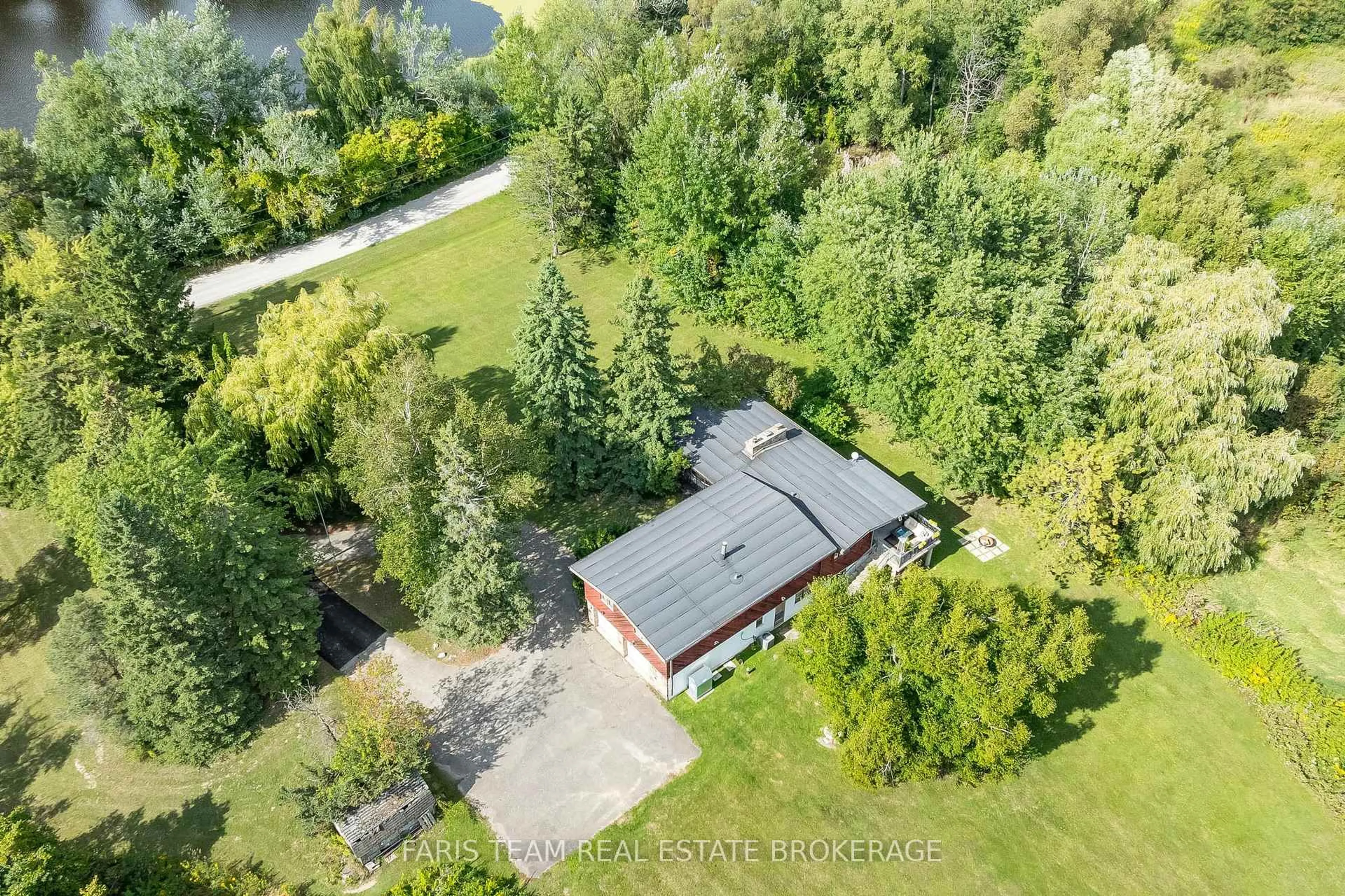 A pic from outside/outdoor area/front of a property/back of a property/a pic from drone, water/lake/river/ocean view for 175 South Summit Farm Rd, King Ontario L7B 1J8