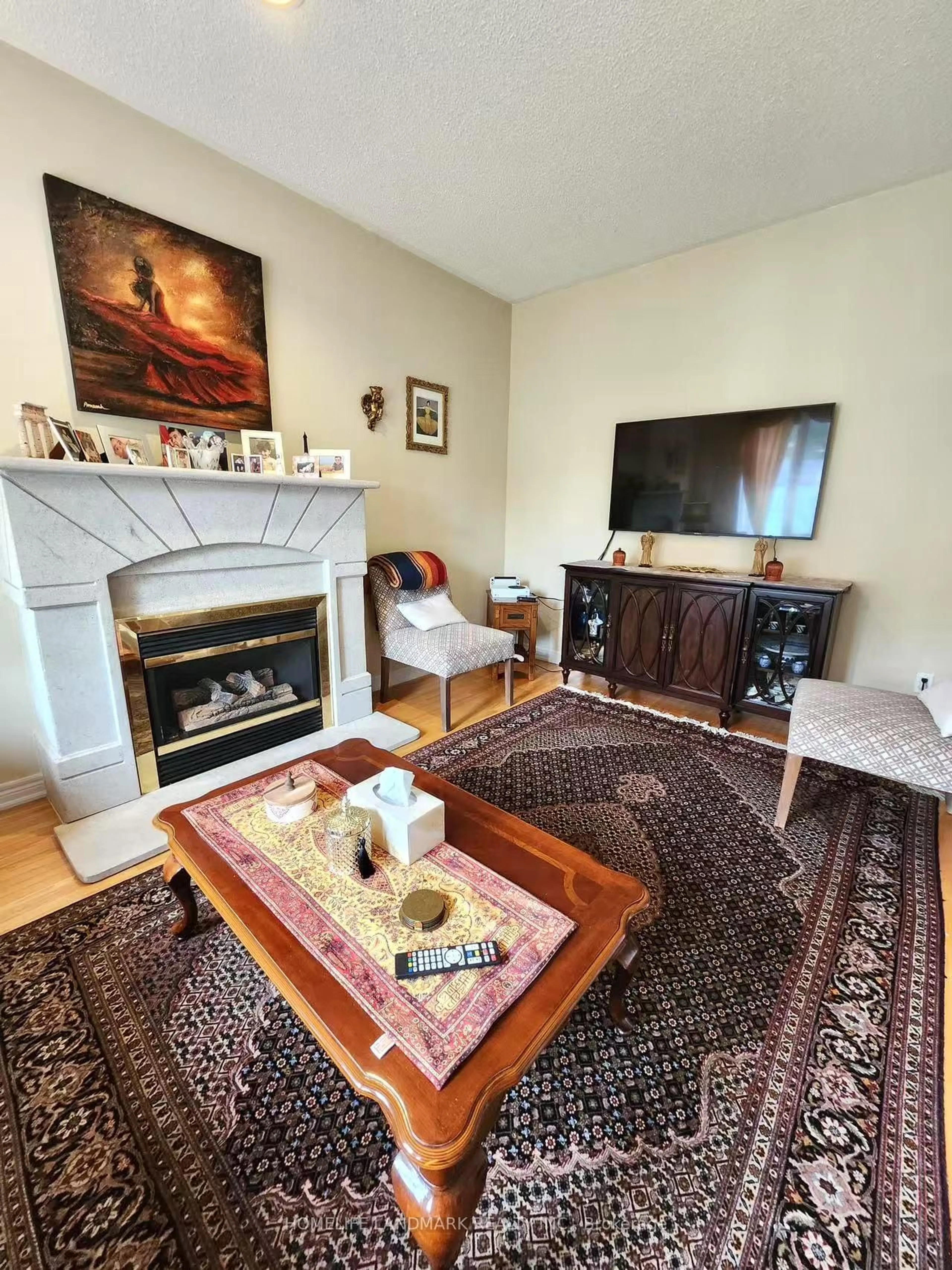 Living room with furniture, unknown for 25 Lord  Nelson Crt, Richmond Hill Ontario L4S 1Y2