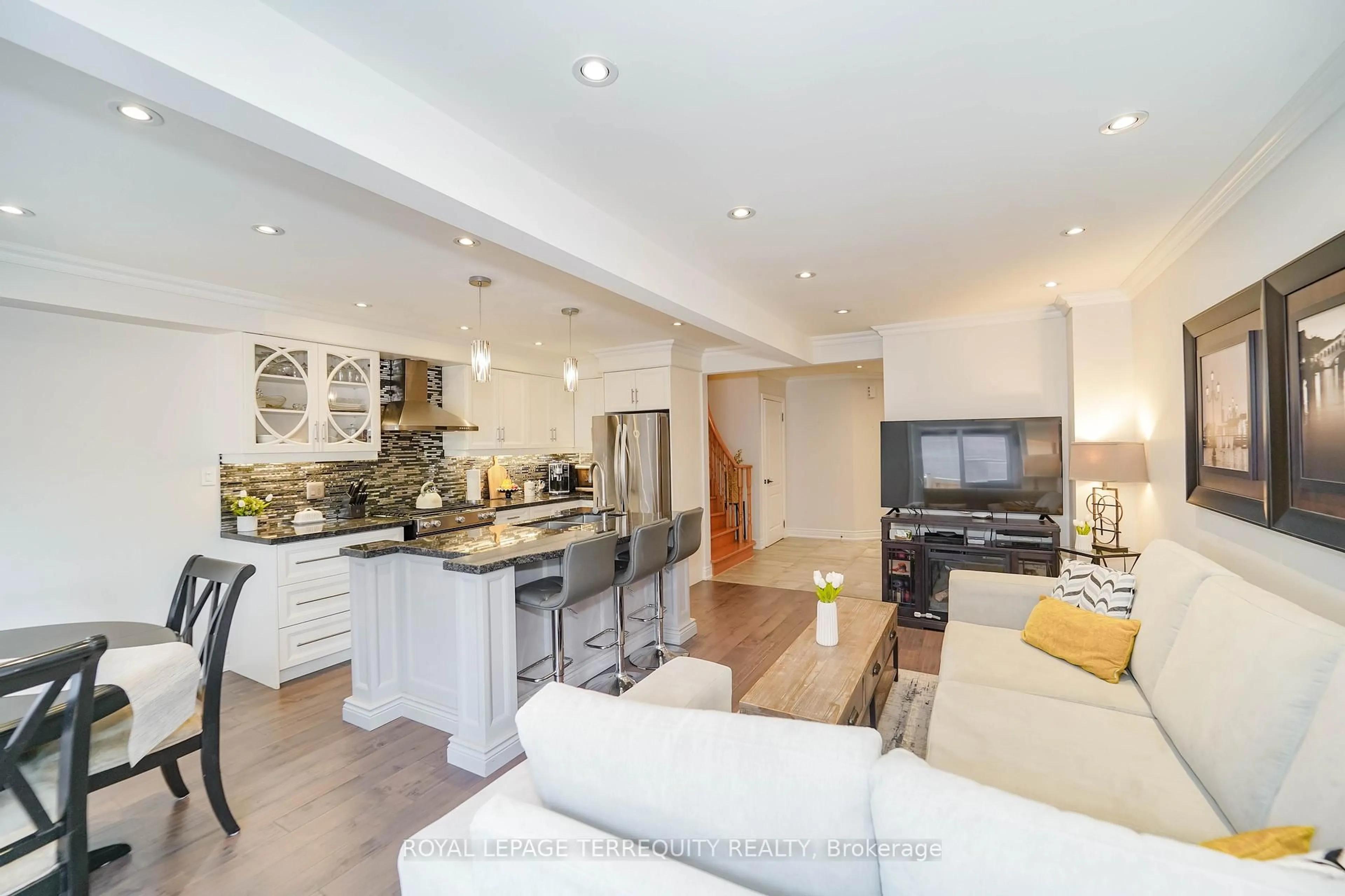 Open concept kitchen, unknown for 9 Stonebriar Dr, Vaughan Ontario L6A 2N5