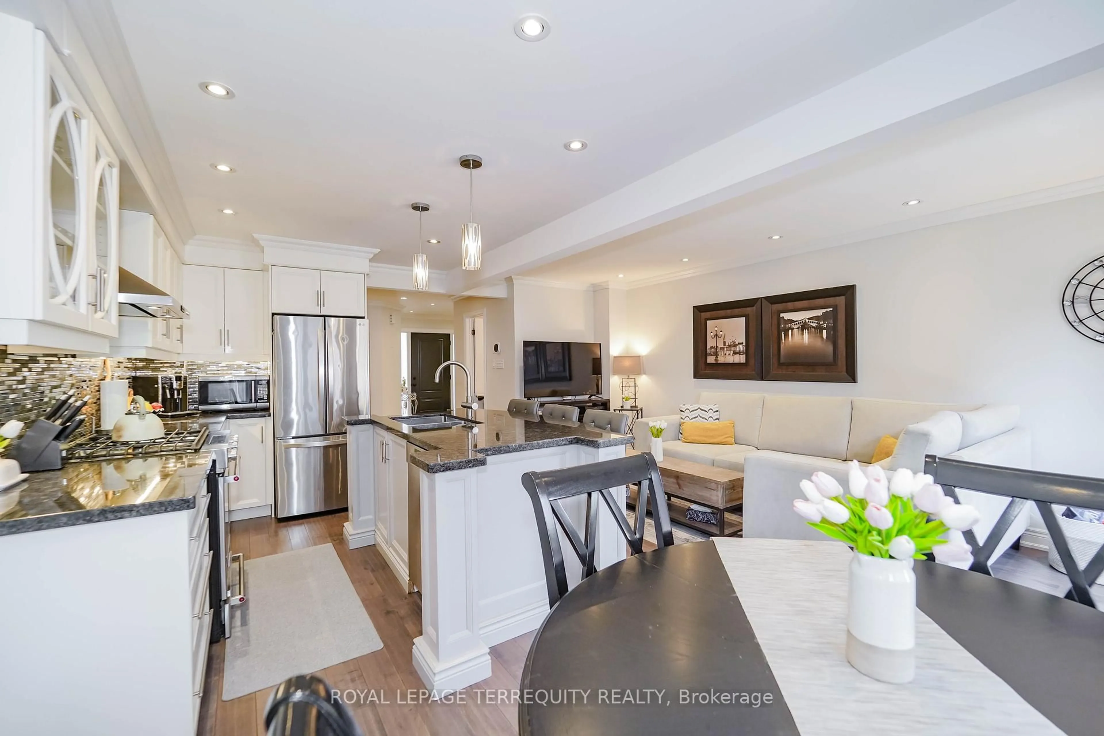 Open concept kitchen, unknown for 9 Stonebriar Dr, Vaughan Ontario L6A 2N5