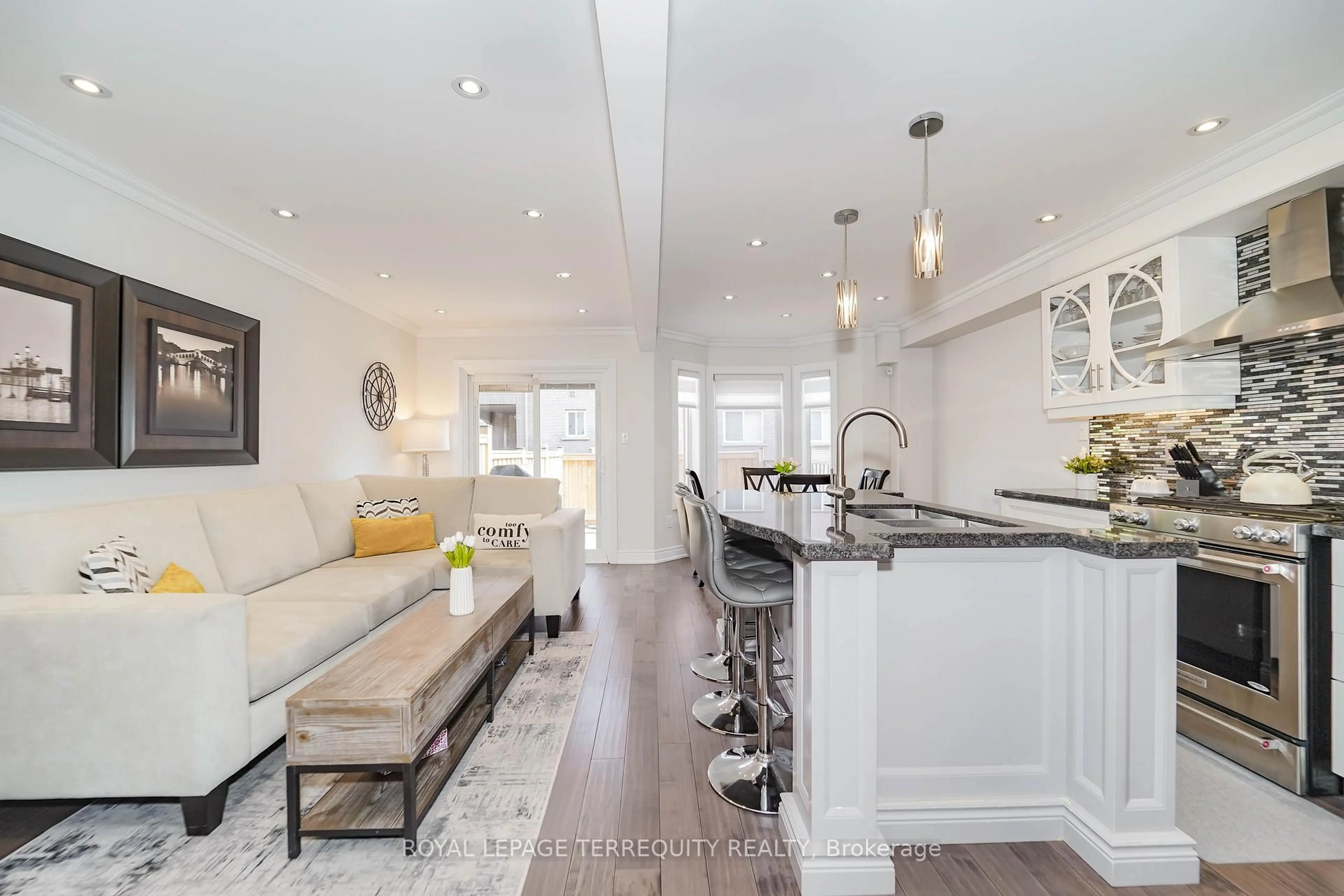 Open concept kitchen, unknown for 9 Stonebriar Dr, Vaughan Ontario L6A 2N5