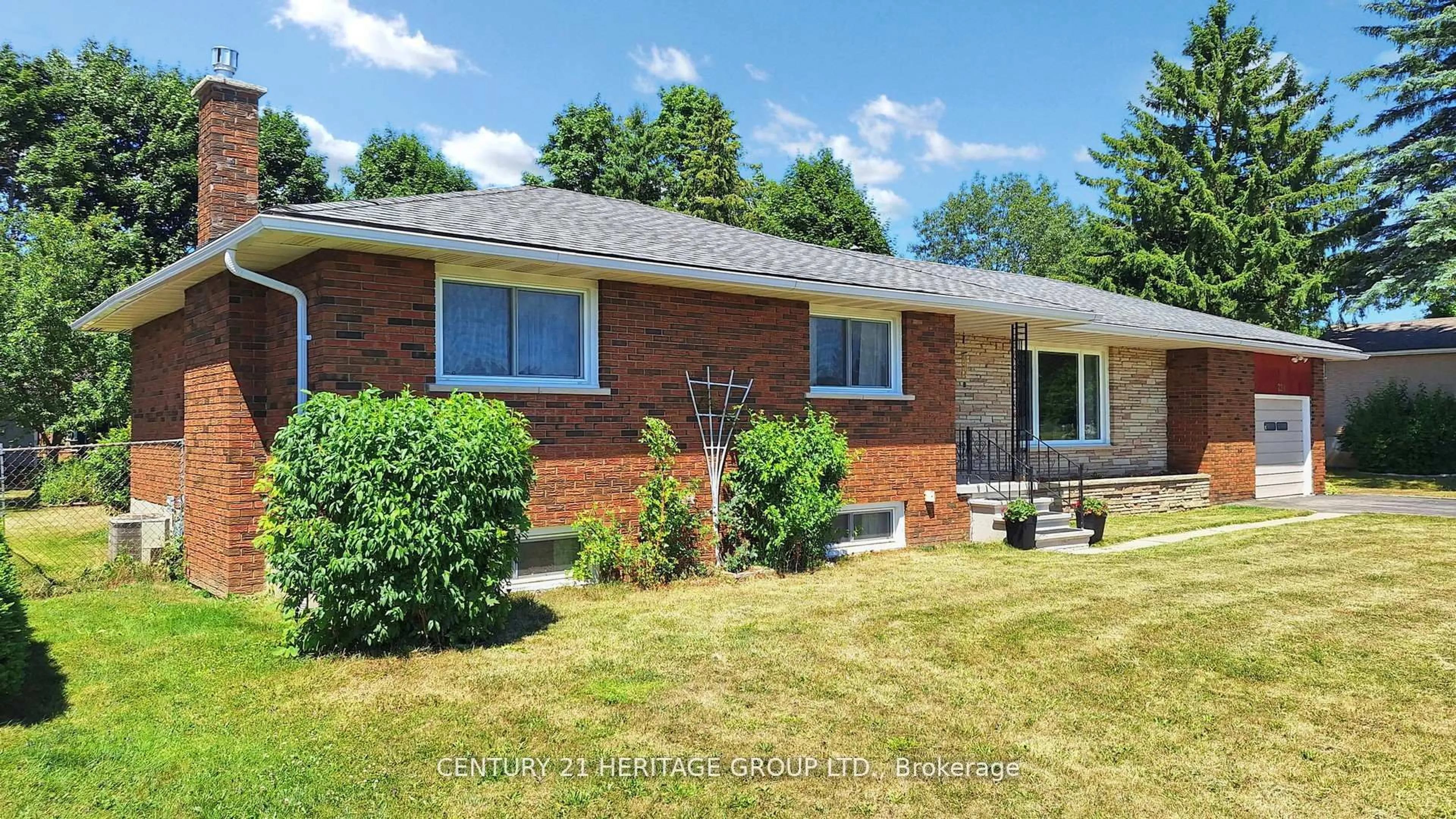 Home with brick exterior material, street for 224 Glenn Ave, Innisfil Ontario L9S 1C4
