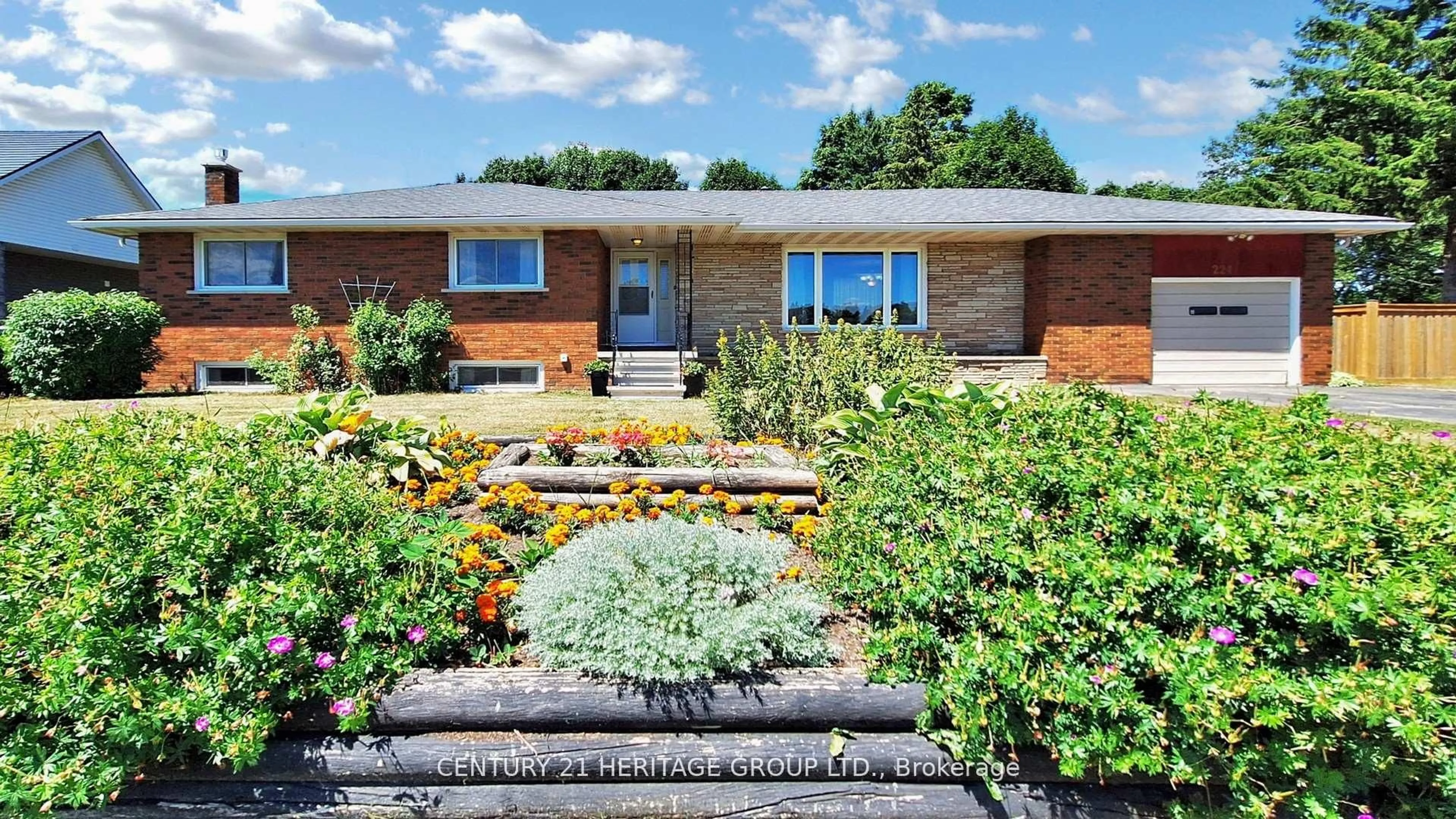 Home with brick exterior material, street for 224 Glenn Ave, Innisfil Ontario L9S 1C4