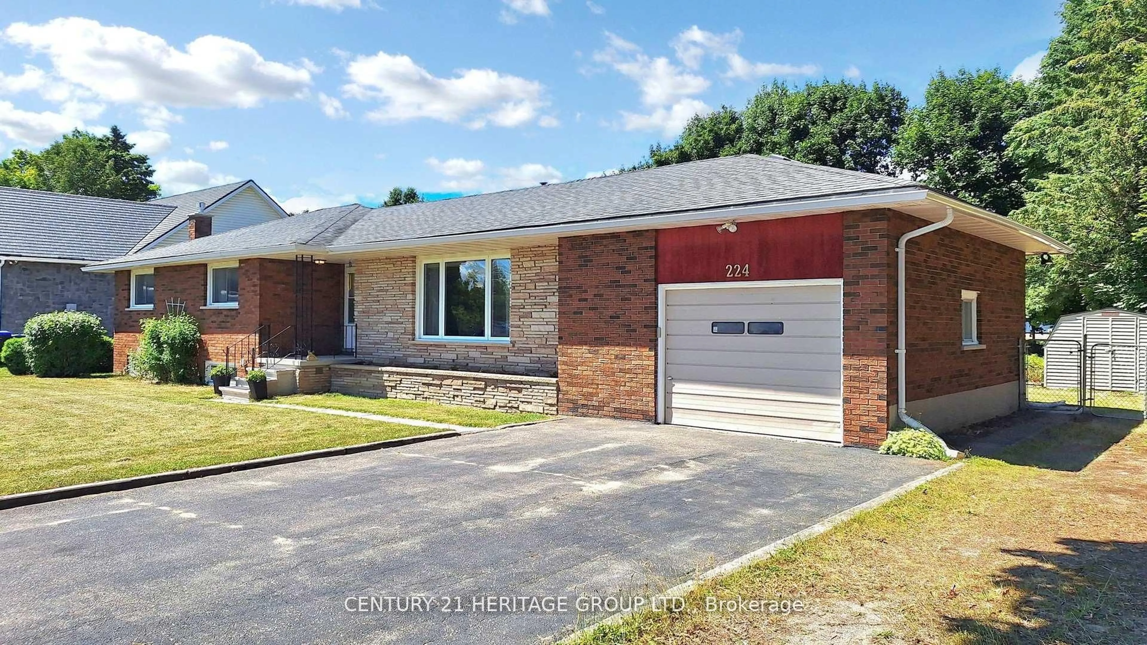 Home with brick exterior material, street for 224 Glenn Ave, Innisfil Ontario L9S 1C4