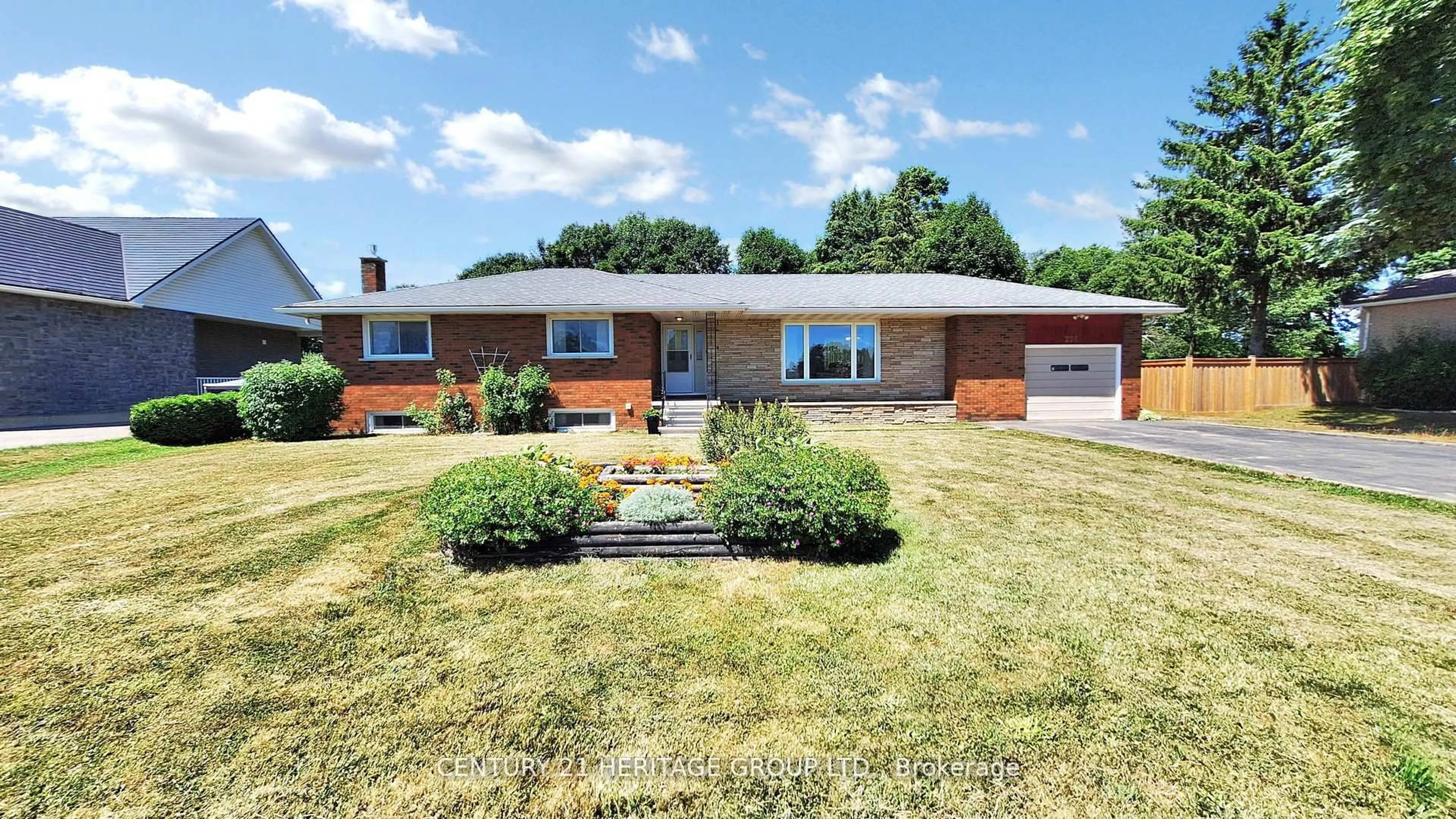 Home with brick exterior material, street for 224 Glenn Ave, Innisfil Ontario L9S 1C4