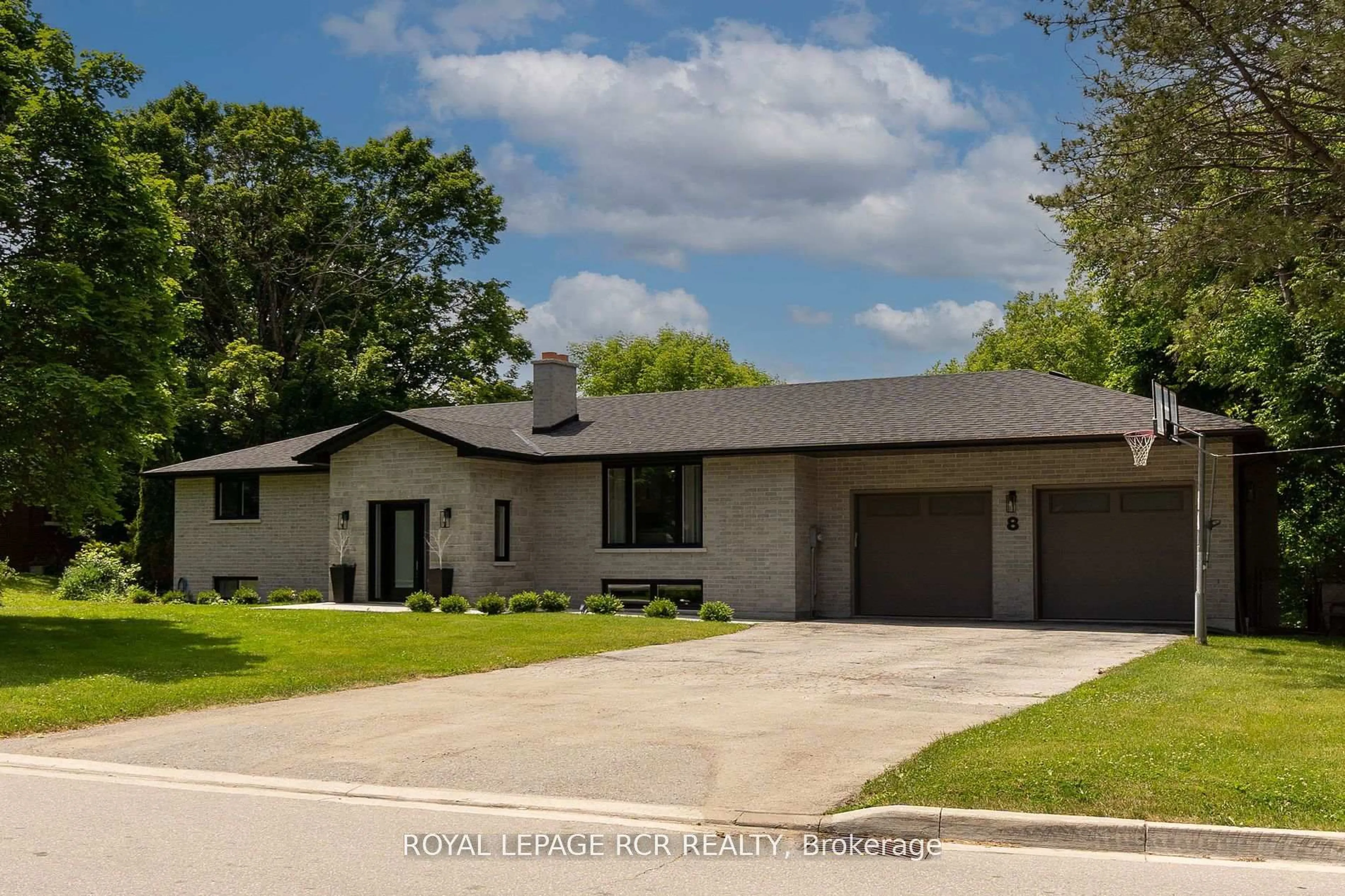 Unknown for 8 Cook Dr, King Ontario L7B 0E5