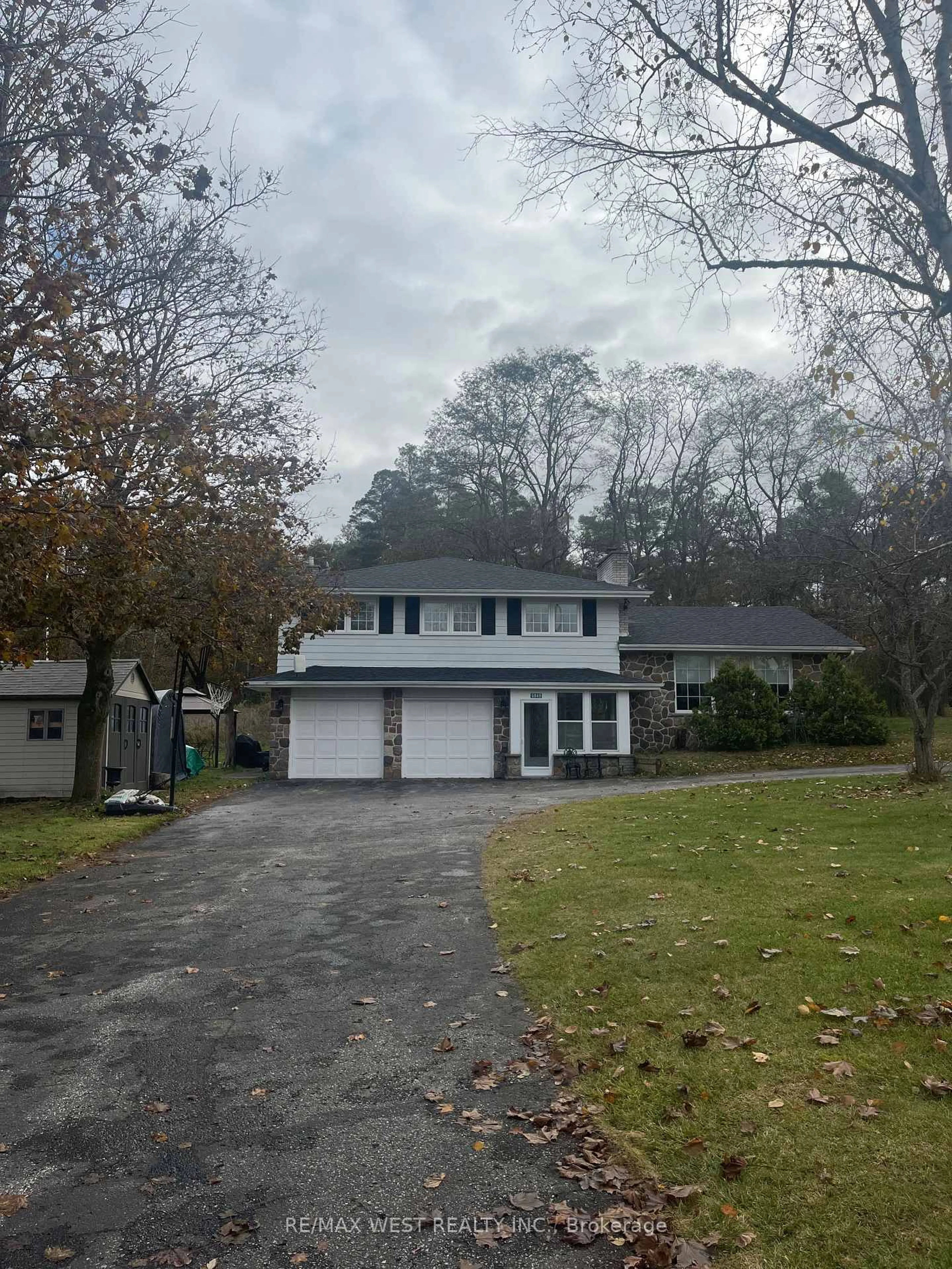 A pic from outside/outdoor area/front of a property/back of a property/a pic from drone, street for 5949 Concession 6 Rd, Uxbridge Ontario L9P 0L6