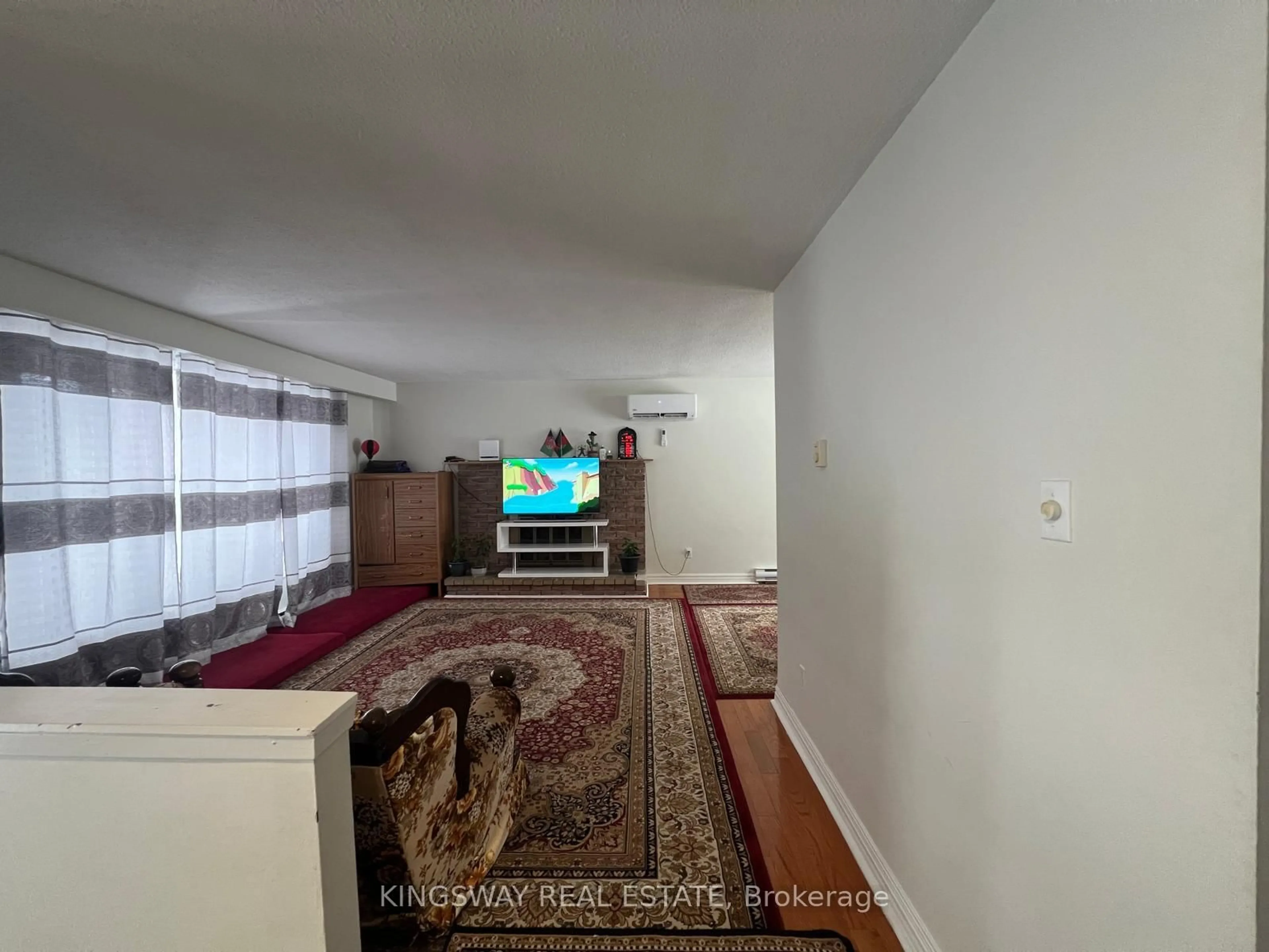 A pic of a room for 100 River Dr, East Gwillimbury Ontario L9N 1A4